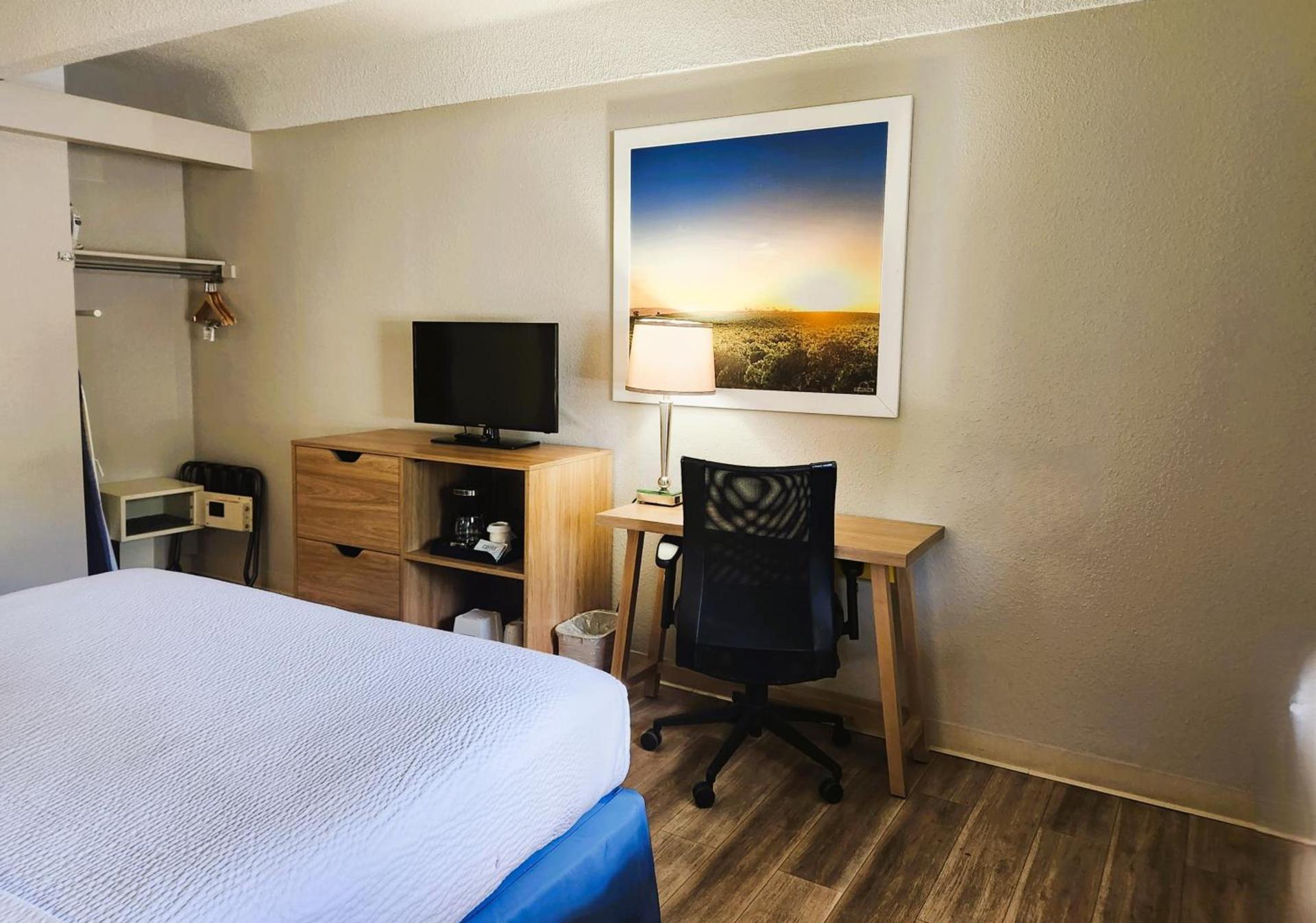 Days Inn by Wyndham Denver Downtown photo 13