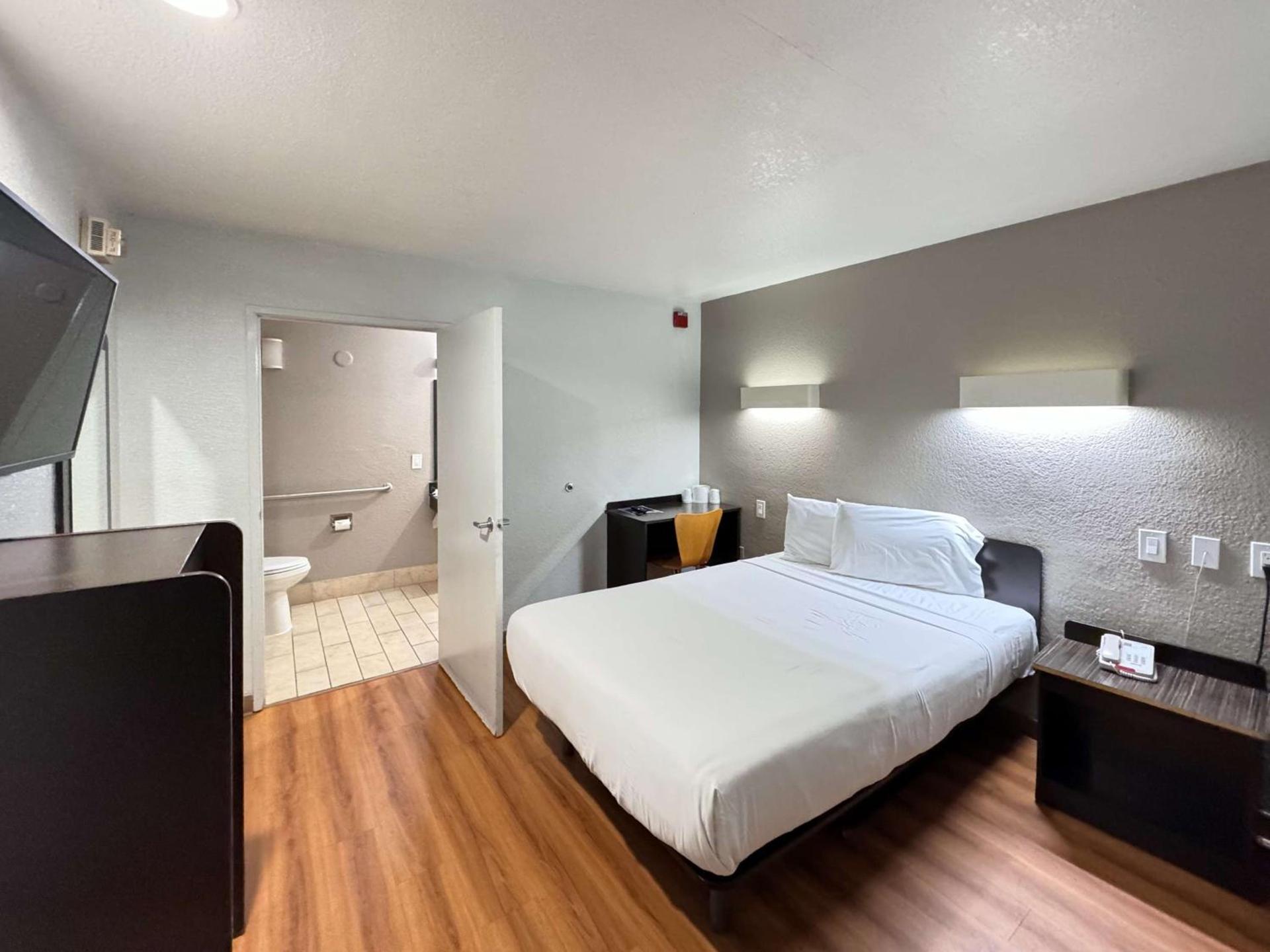 Motel 6 Ontario, CA - Airport photo 11