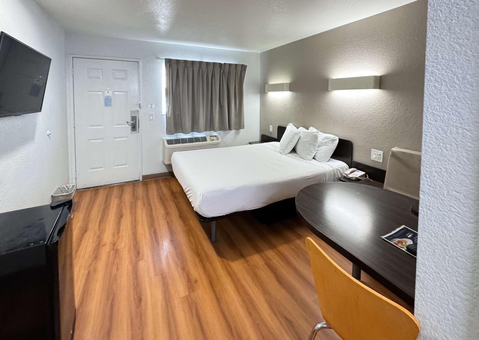 Motel 6 Ontario, CA - Airport photo 10