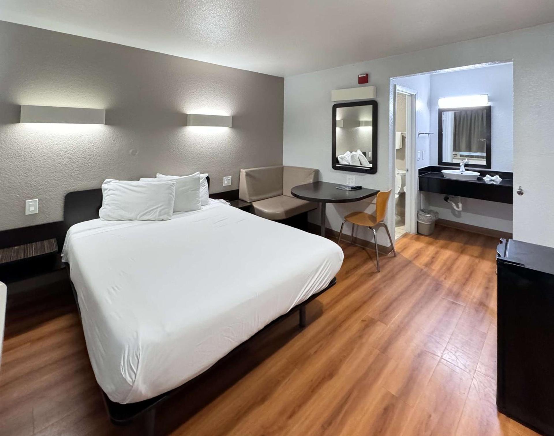 Motel 6 Ontario, CA - Airport photo 12