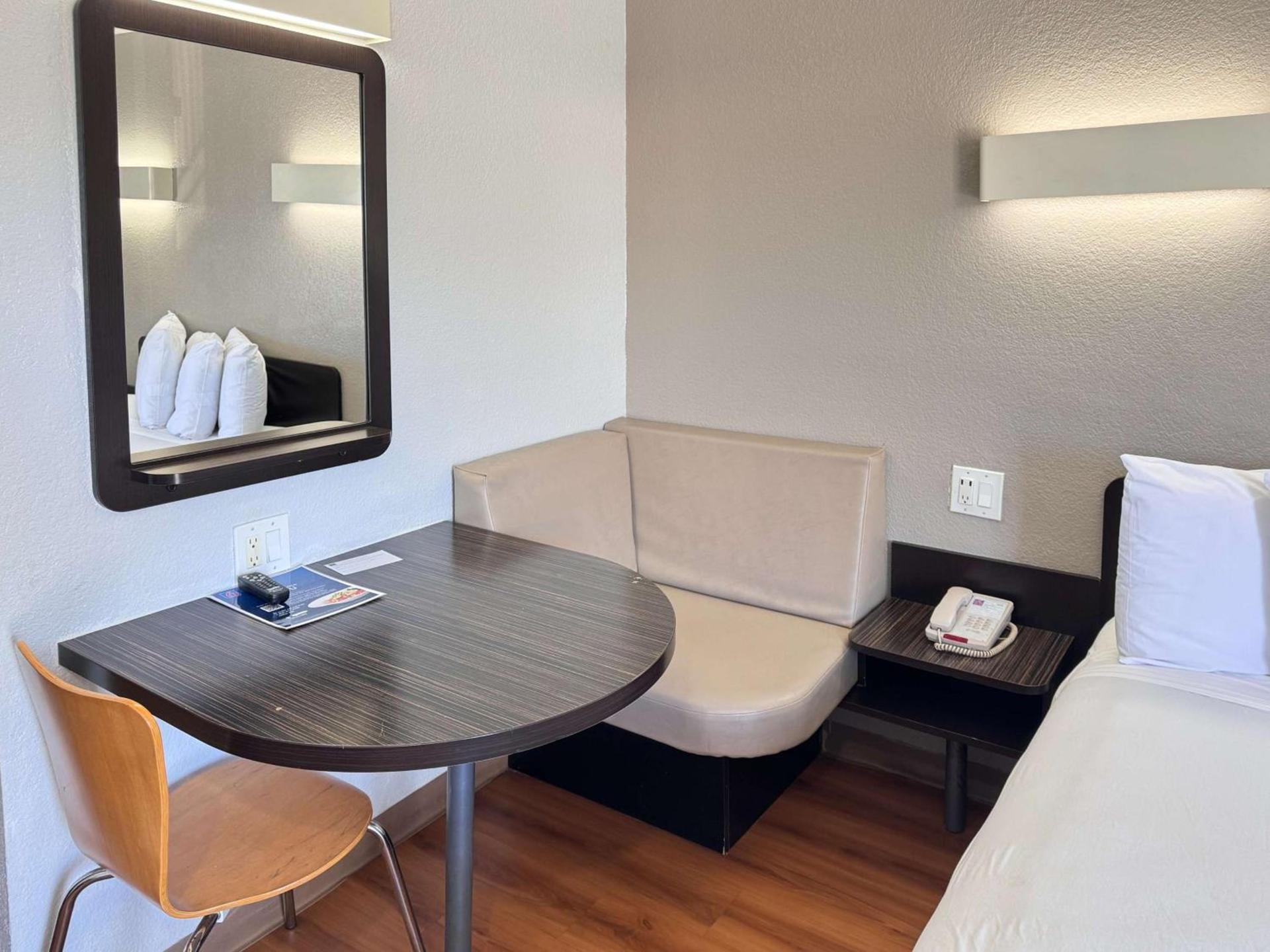 Motel 6 Ontario, CA - Airport photo 6