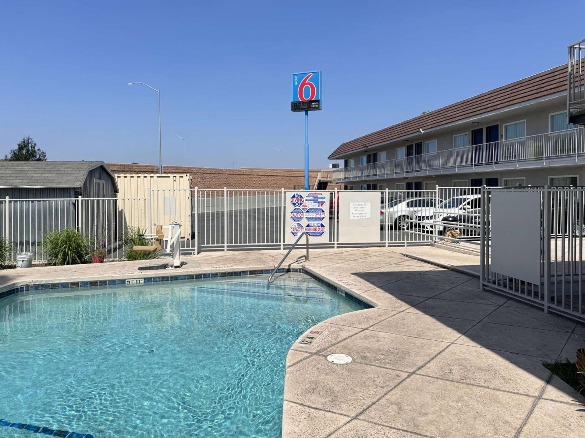 Motel 6 Ontario, CA - Airport photo 2