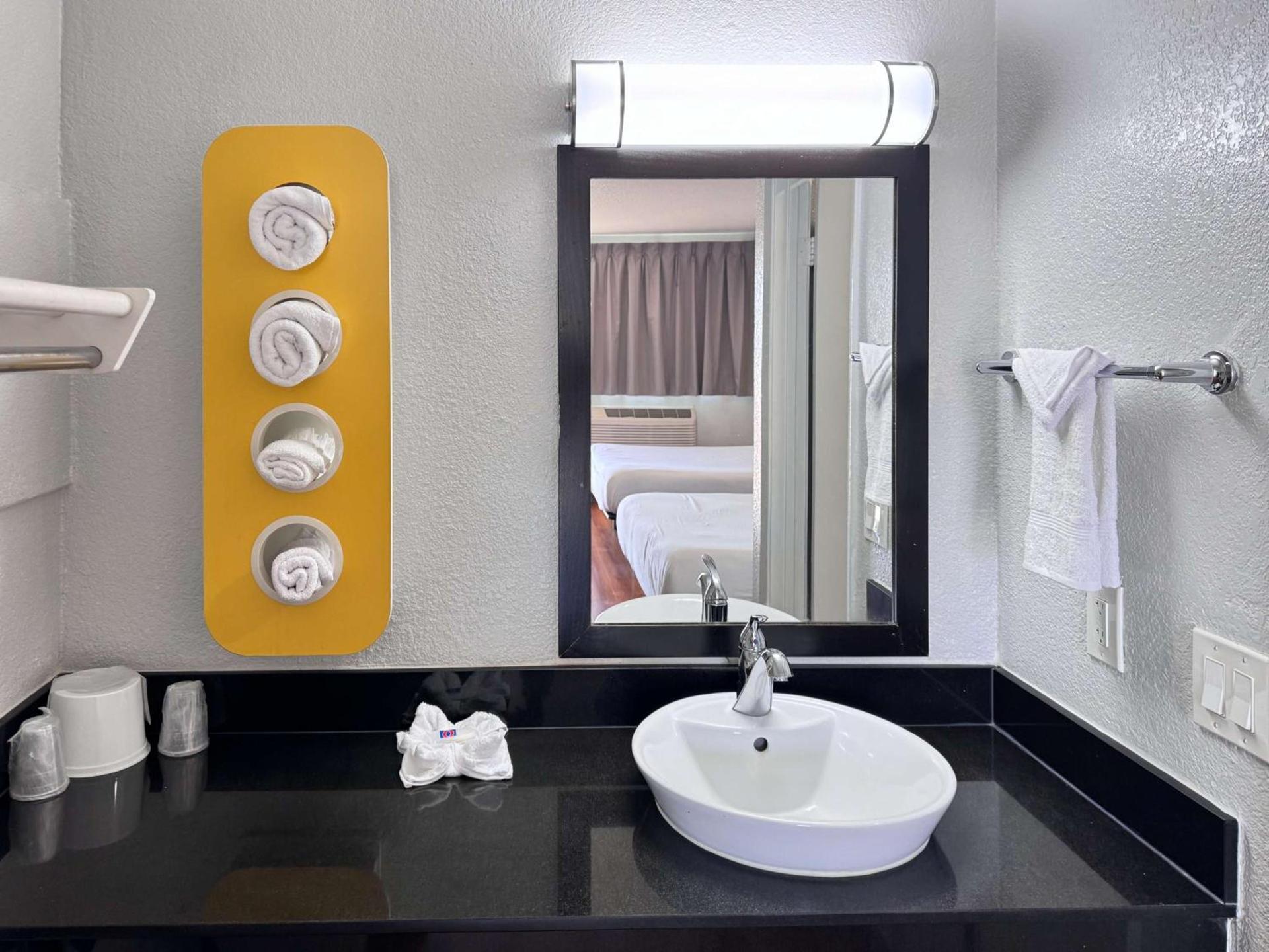 Motel 6 Ontario, CA - Airport photo 14