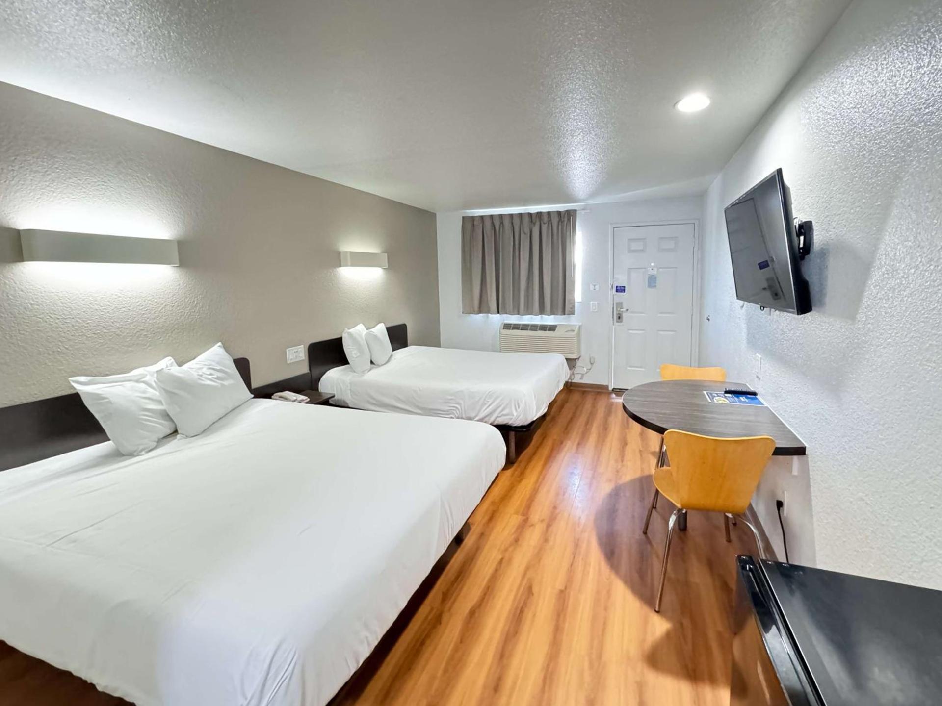 Motel 6 Ontario, CA - Airport photo 21