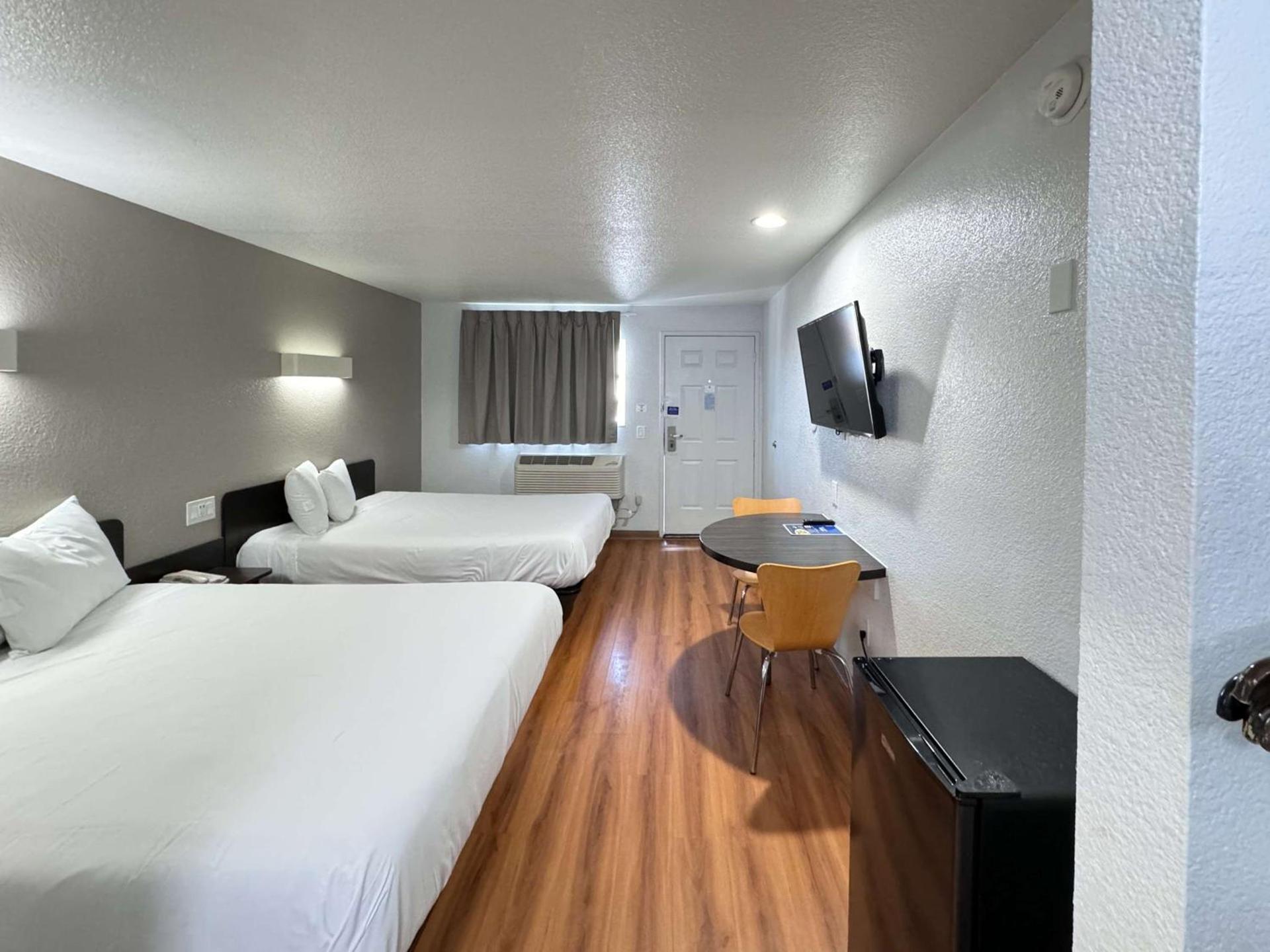 Motel 6 Ontario, CA - Airport photo 20
