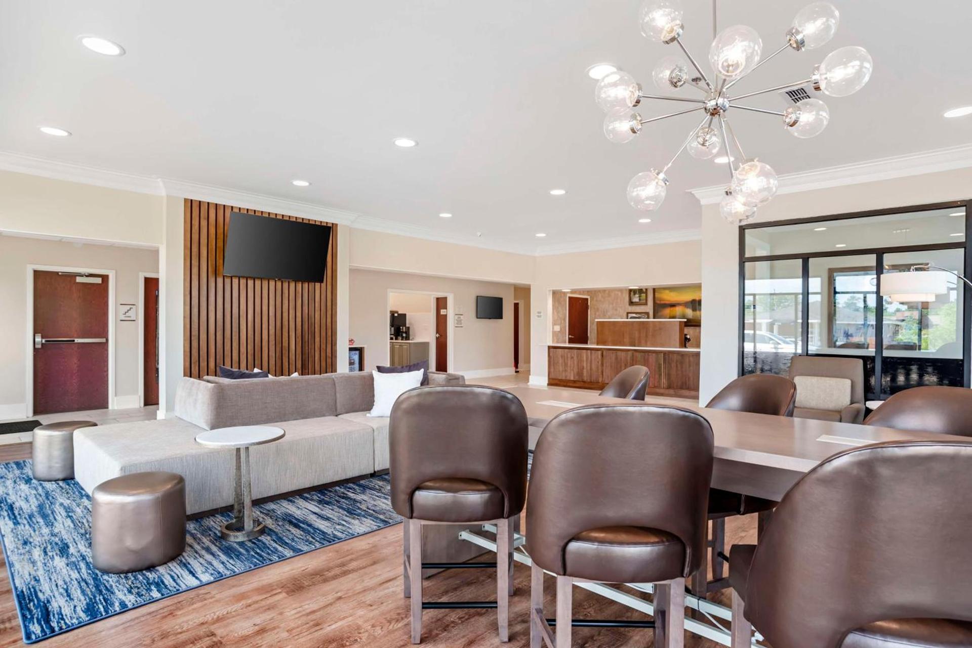 Best Western Plus Two Rivers Hotel & Suites photo 2