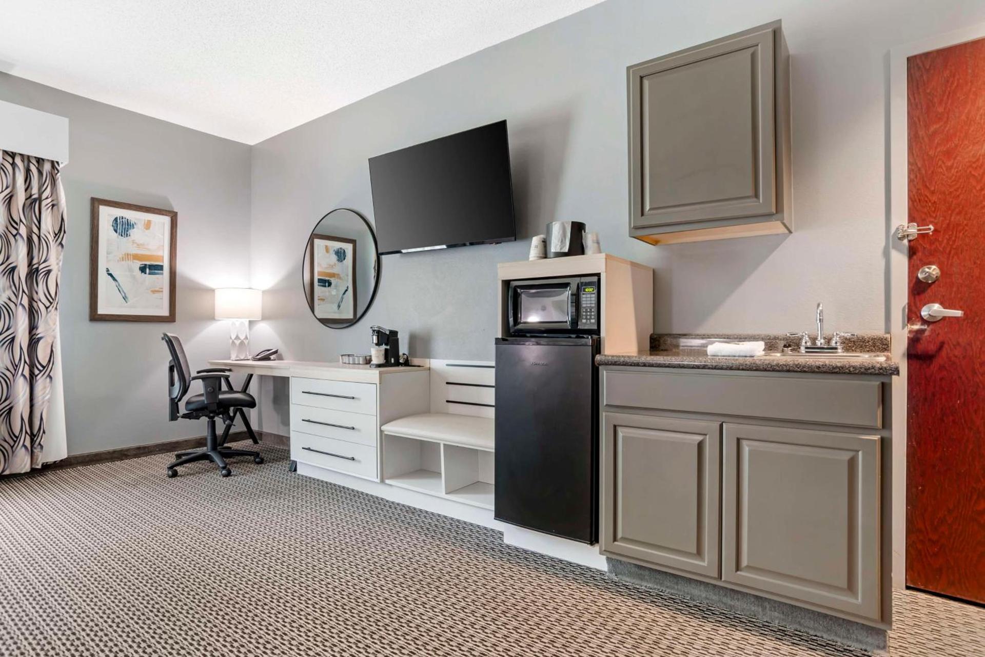 Best Western Plus Two Rivers Hotel & Suites photo 13