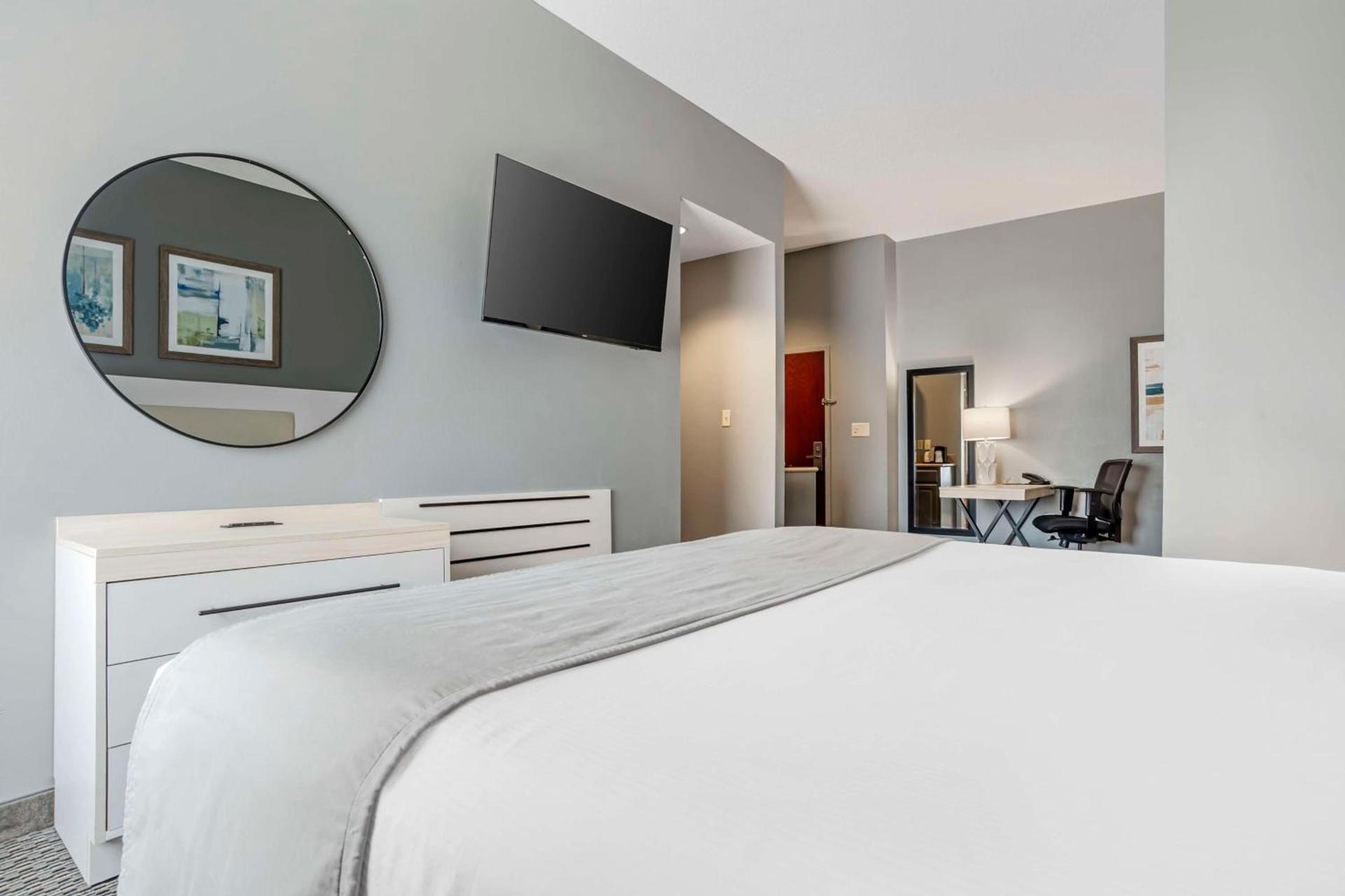 Best Western Plus Two Rivers Hotel & Suites photo 22