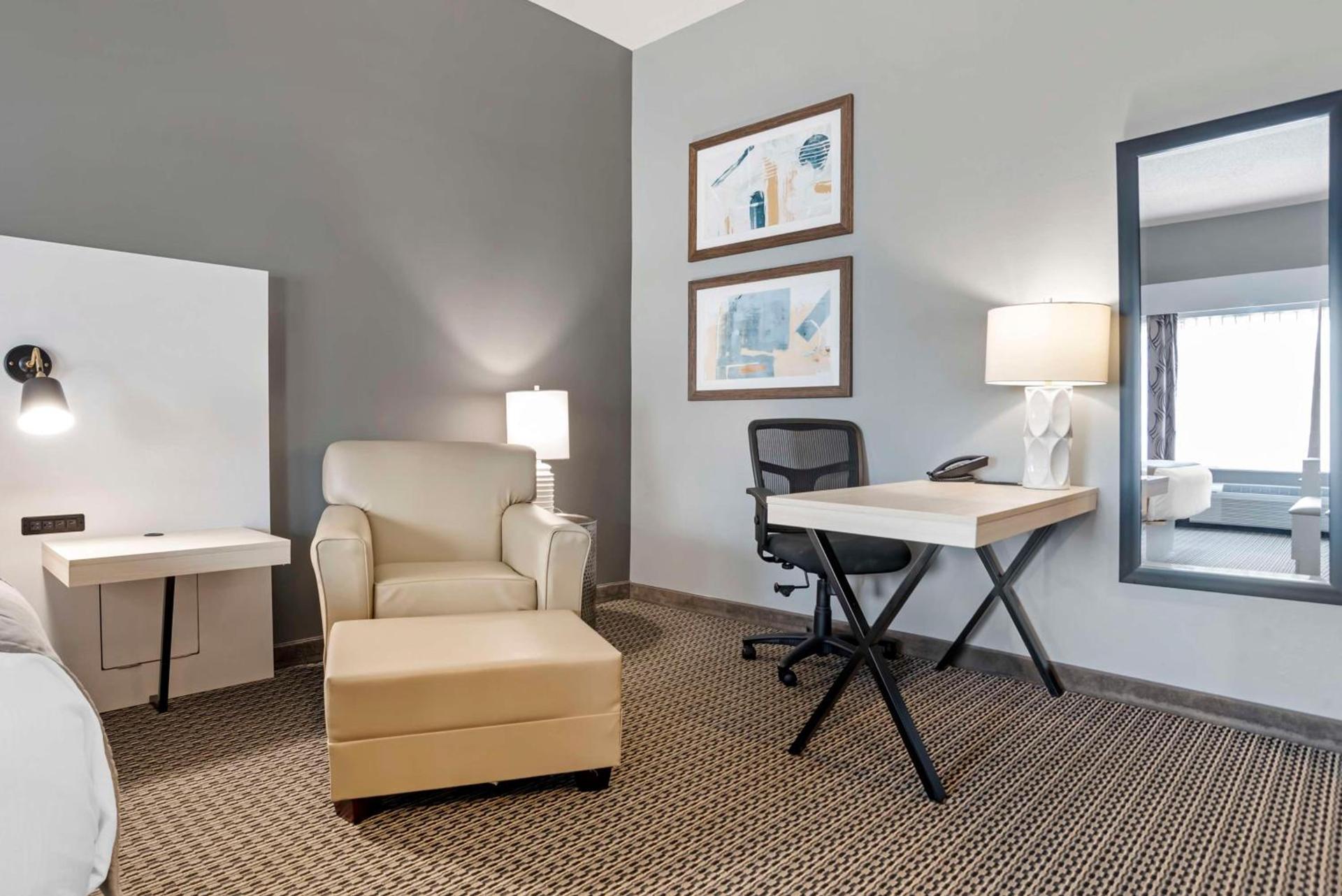 Best Western Plus Two Rivers Hotel & Suites photo 23