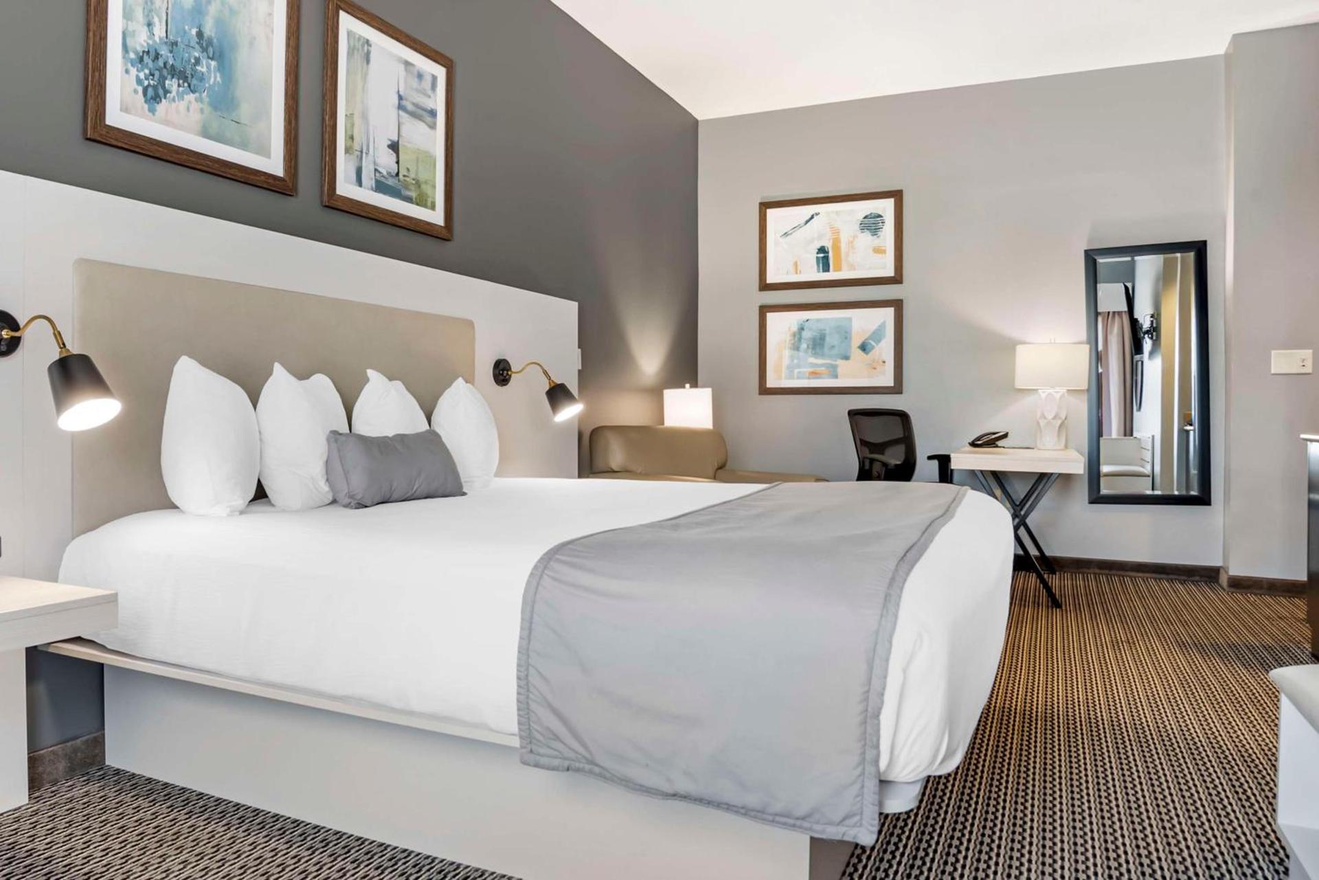 Best Western Plus Two Rivers Hotel & Suites photo 25
