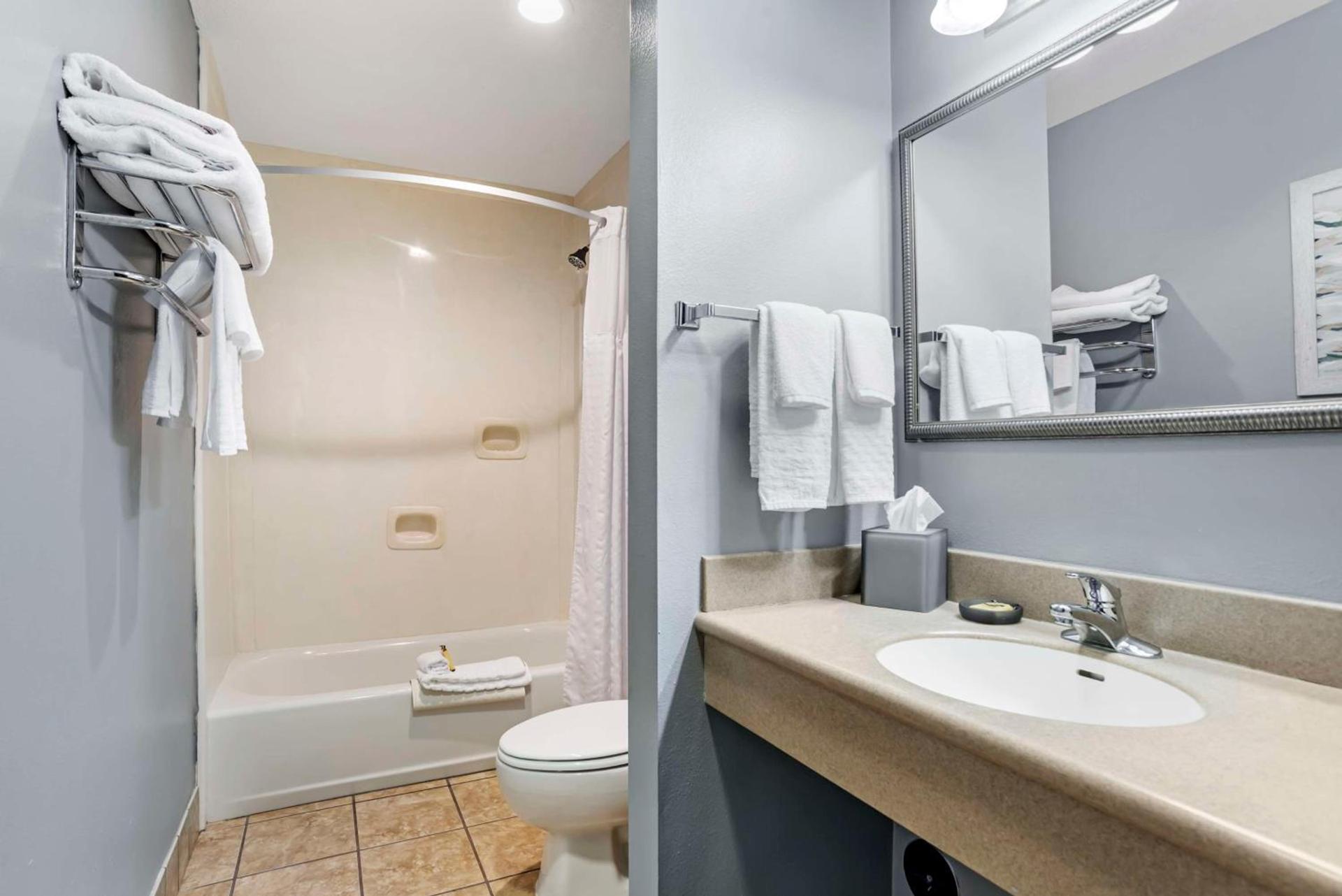 Best Western Plus Two Rivers Hotel & Suites photo 32