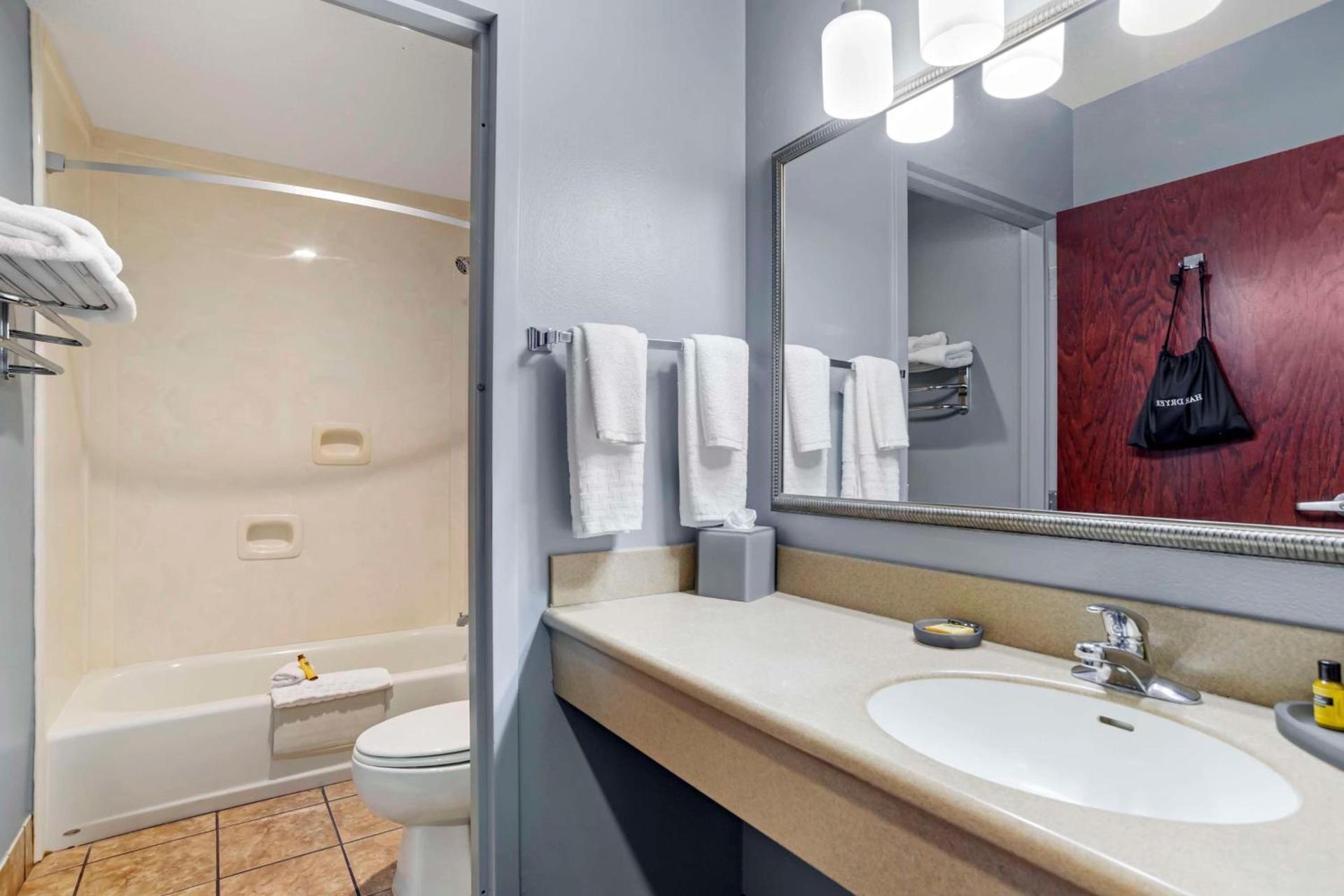 Best Western Plus Two Rivers Hotel & Suites photo 33