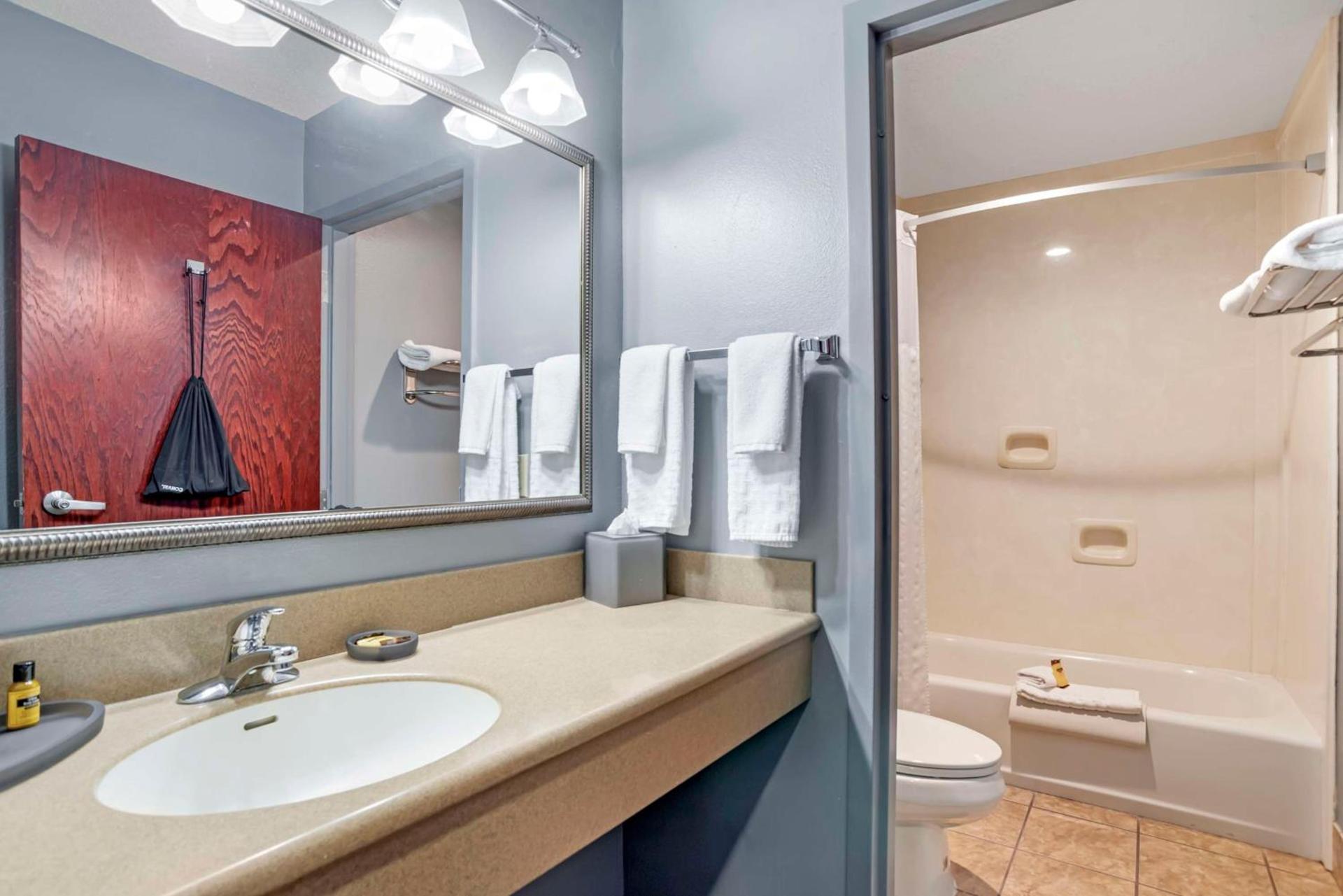 Best Western Plus Two Rivers Hotel & Suites photo 34