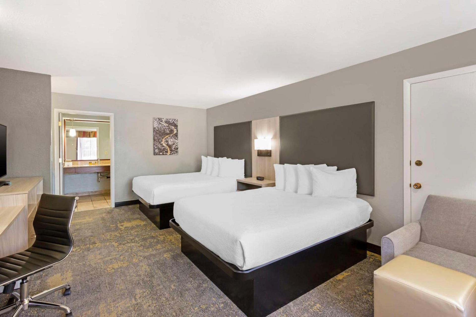 Best Western Plus Weston Inn photo 3