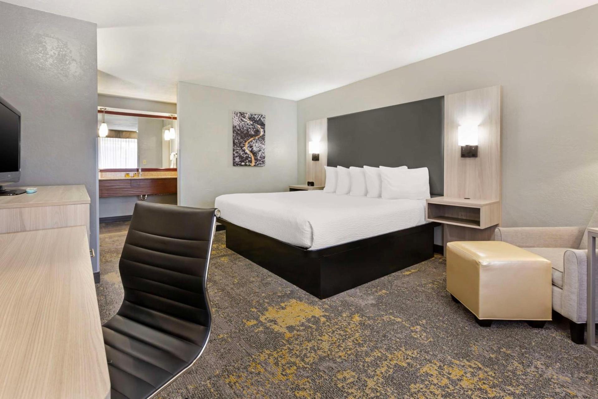 Best Western Plus Weston Inn photo 9