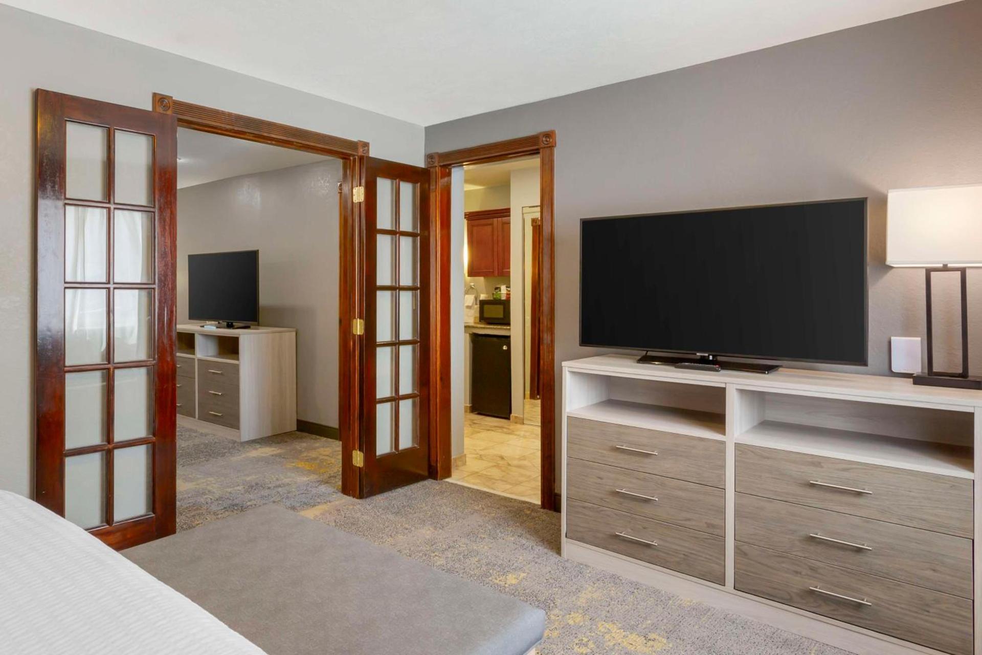 Best Western Plus Weston Inn photo 11