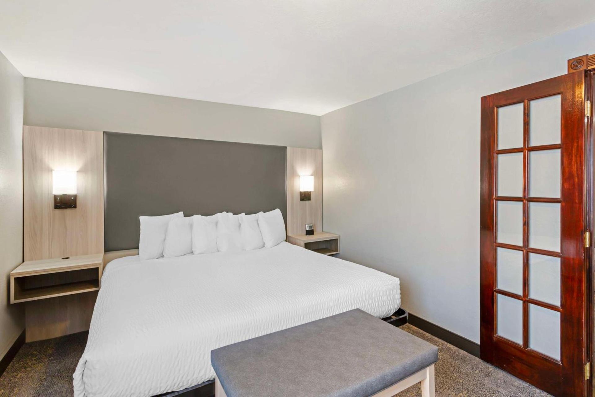 Best Western Plus Weston Inn photo 17
