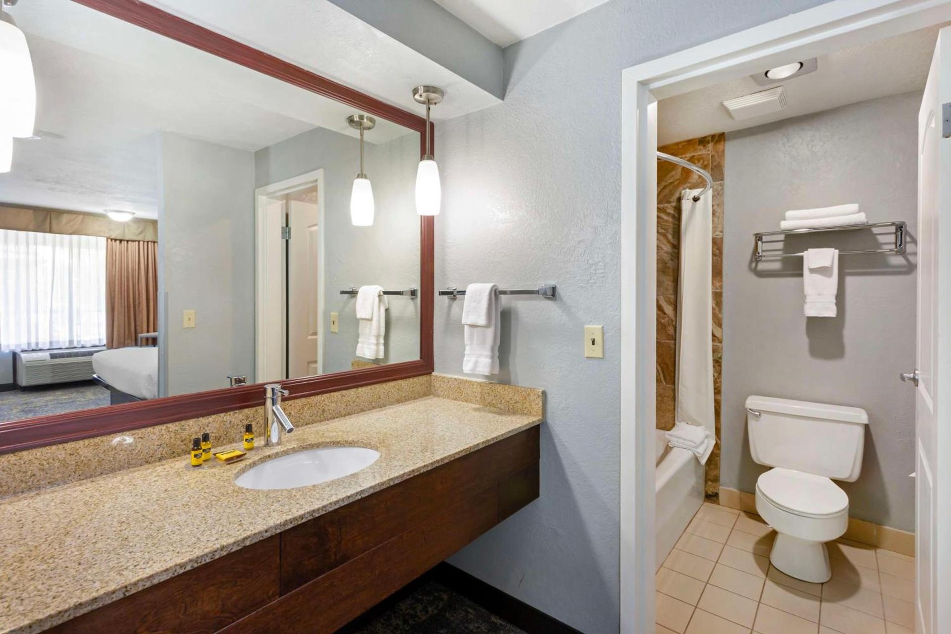 Best Western Plus Weston Inn photo 31