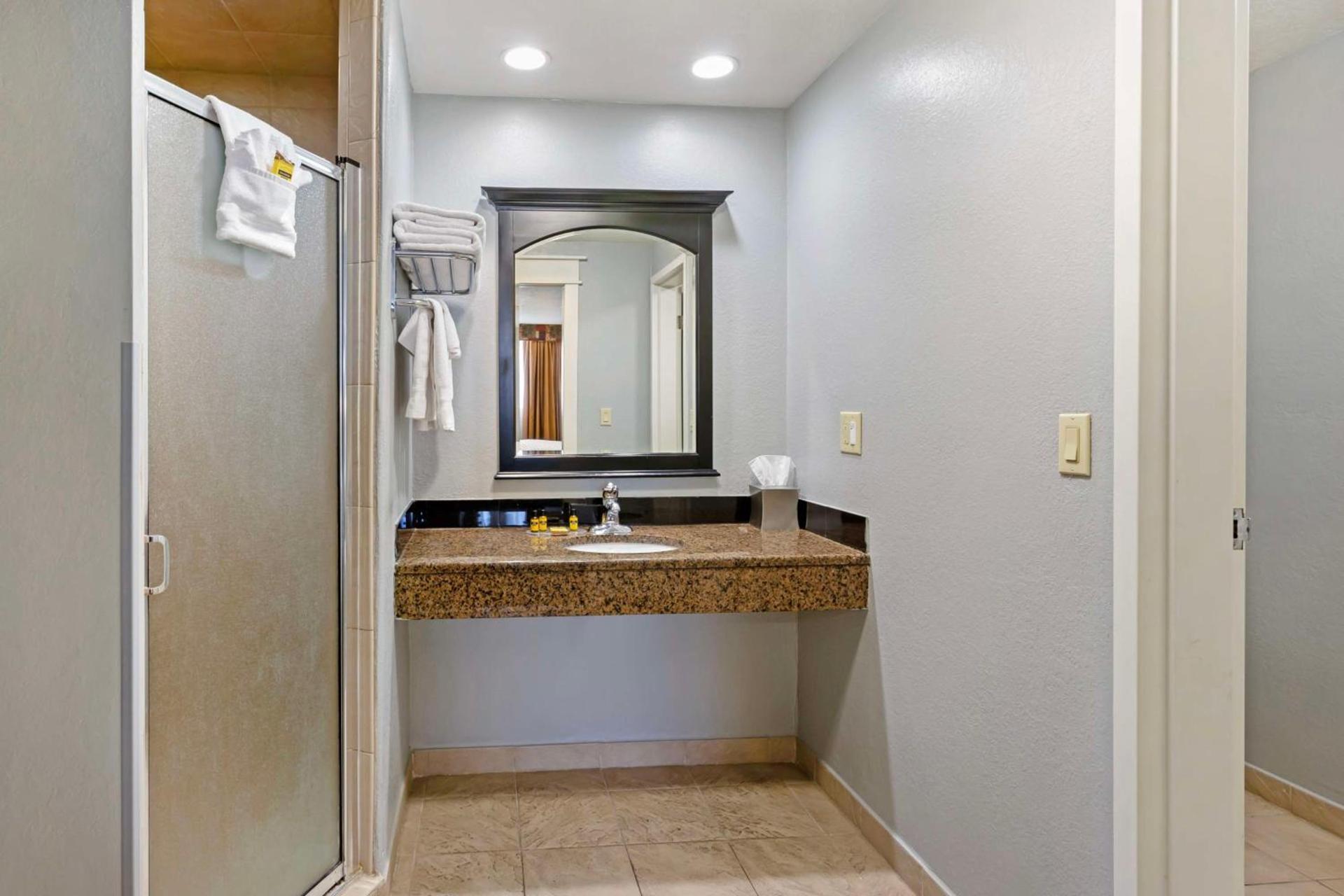 Best Western Plus Weston Inn photo 30