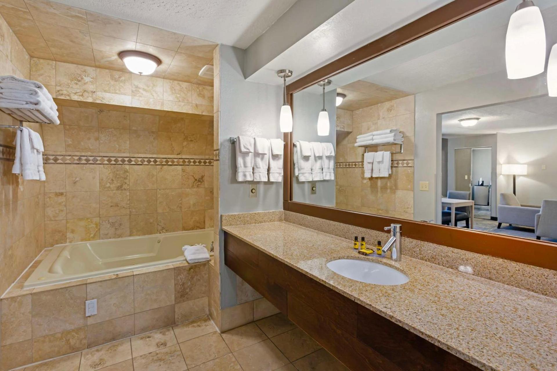 Best Western Plus Weston Inn photo 29