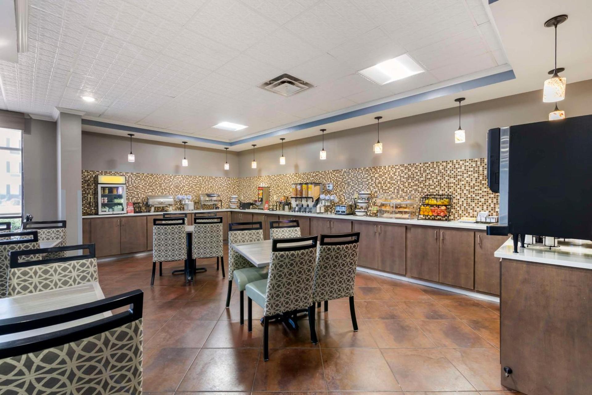 Best Western Savannah Airport Inn & Suites photo 7