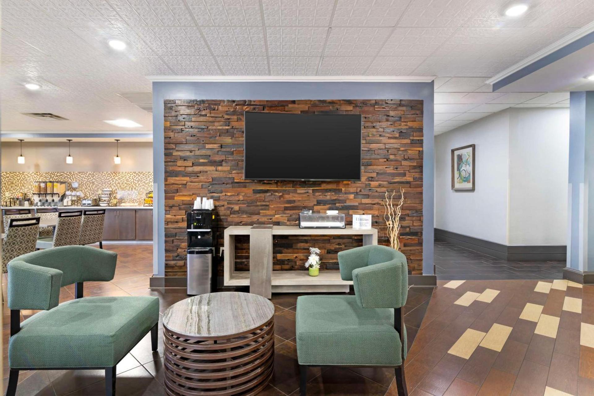 Best Western Savannah Airport Inn & Suites photo 11
