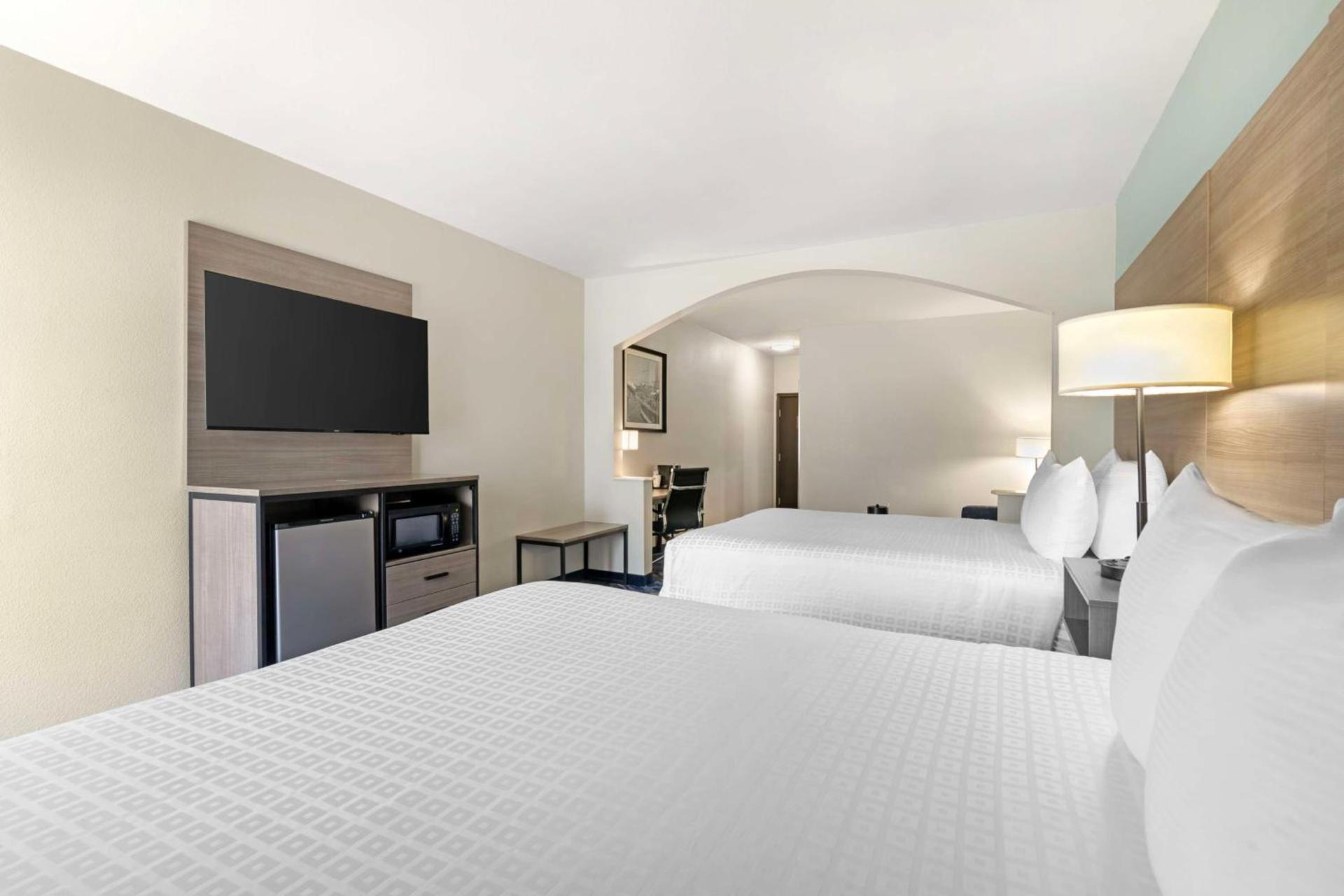 Best Western Savannah Airport Inn & Suites photo 27