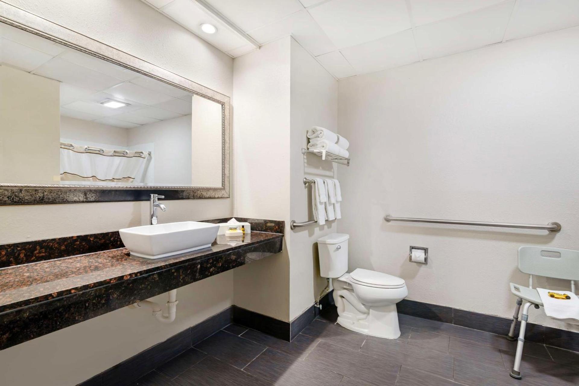 Best Western Savannah Airport Inn & Suites photo 36