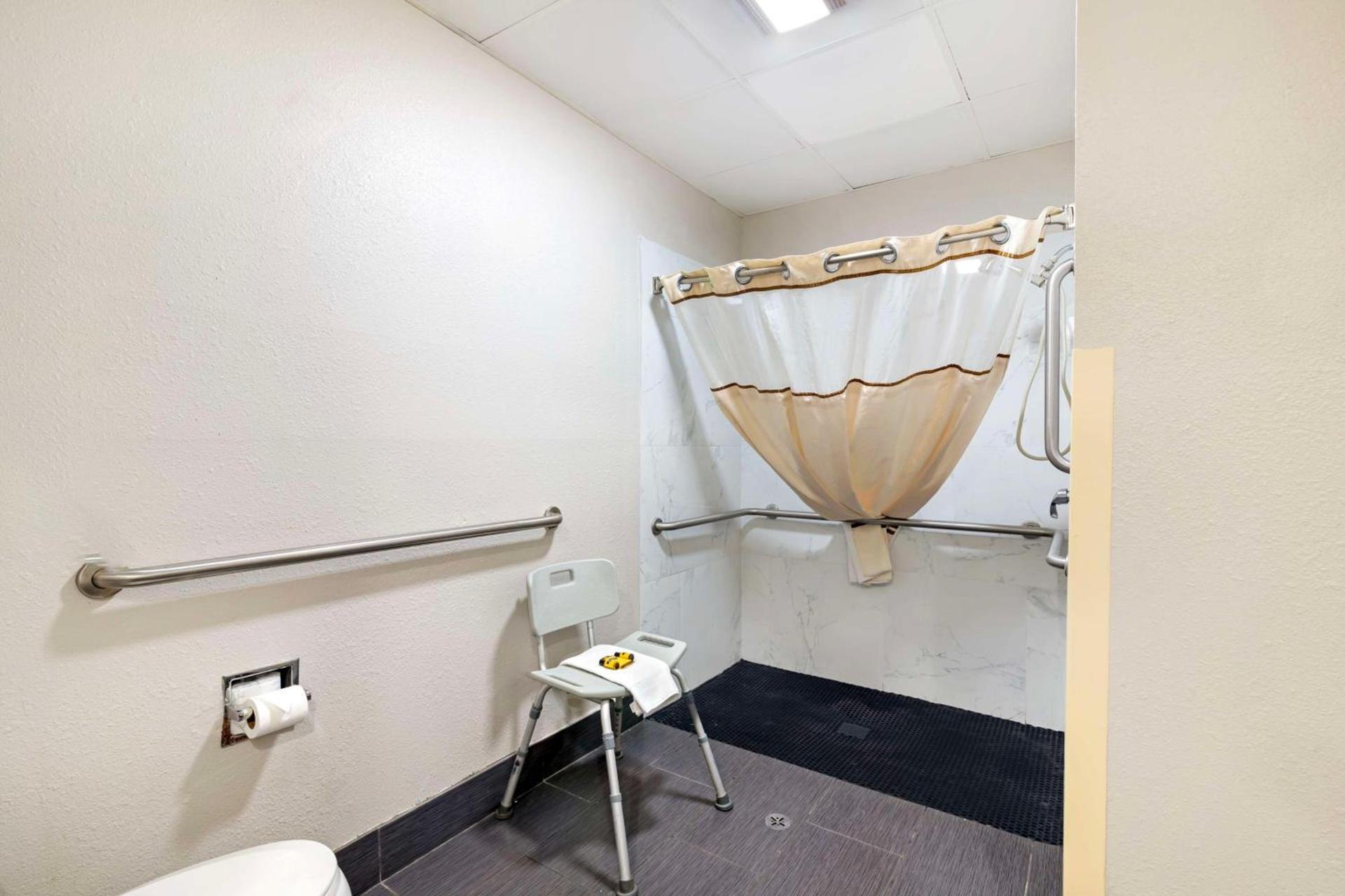 Best Western Savannah Airport Inn & Suites photo 37