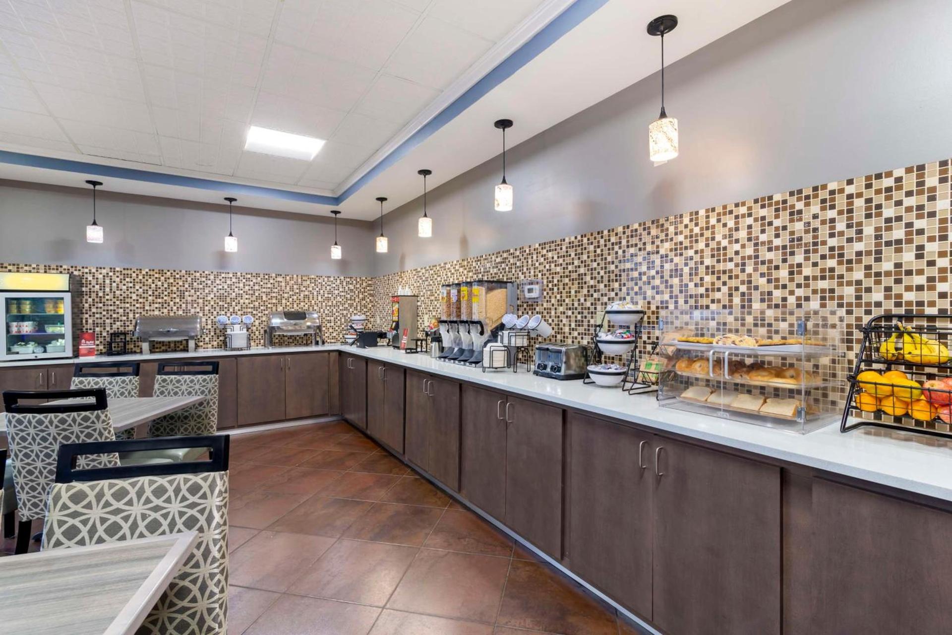 Best Western Savannah Airport Inn & Suites photo 40