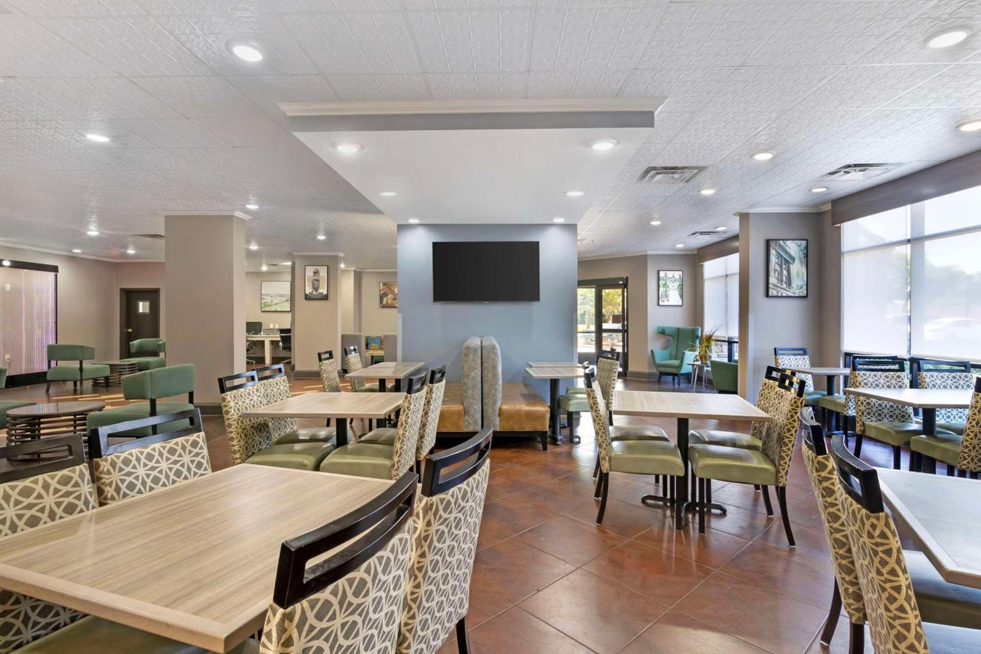 Best Western Savannah Airport Inn & Suites photo 42