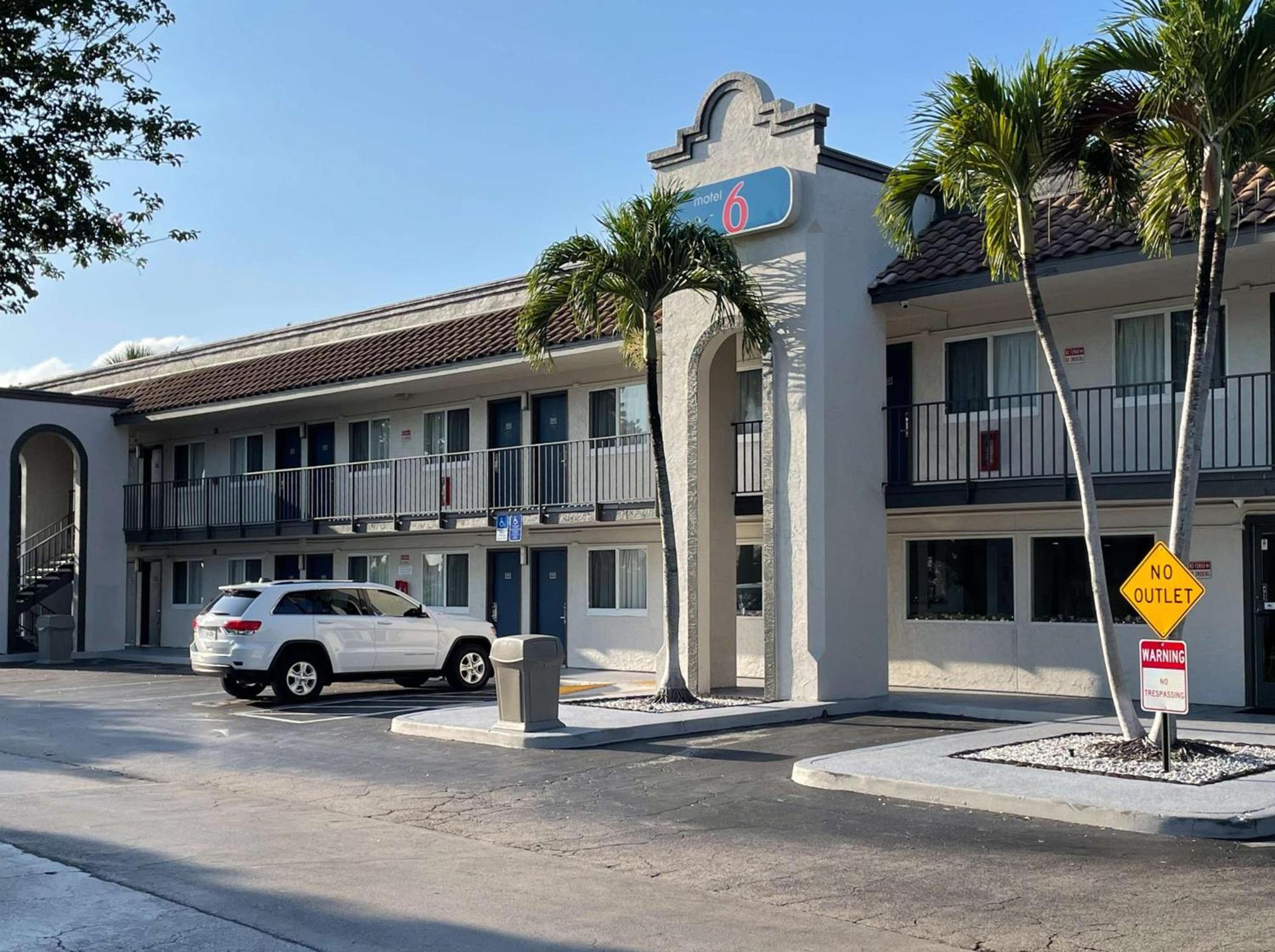 Motel 6 Riviera Beach FL photo 2
