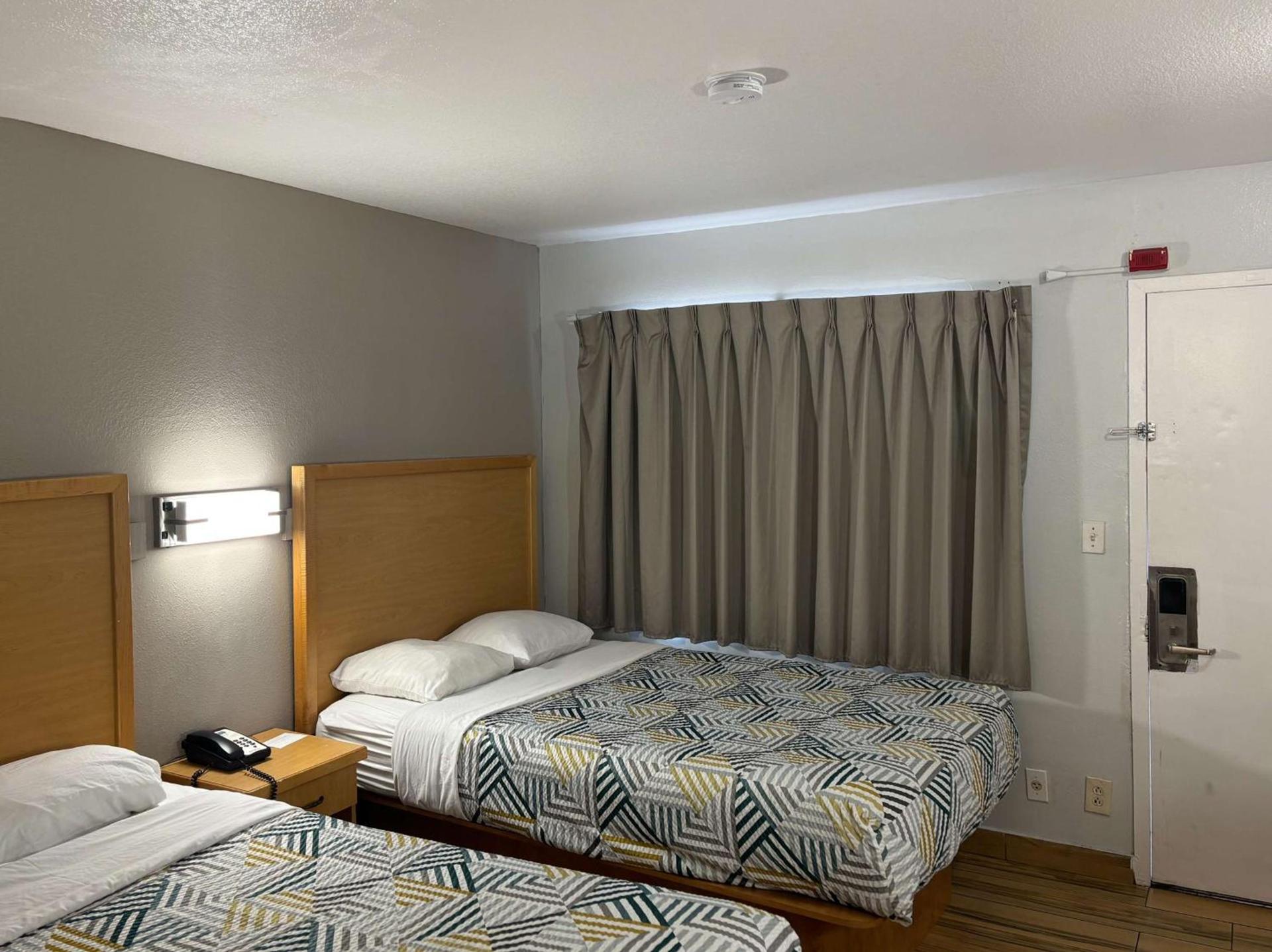 Motel 6 Riviera Beach FL photo 3
