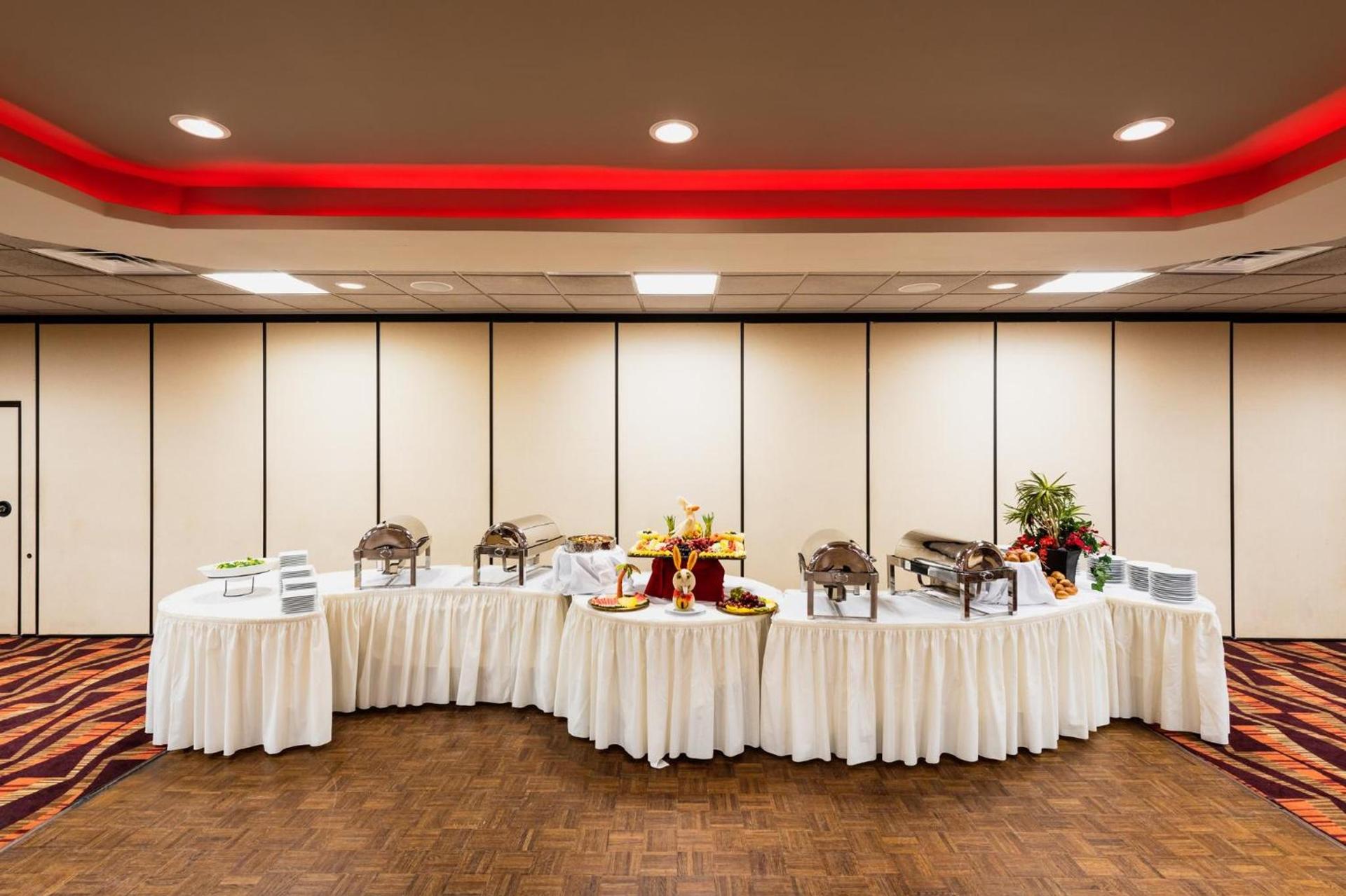 Holiday Inn Newark International Airport photo 30