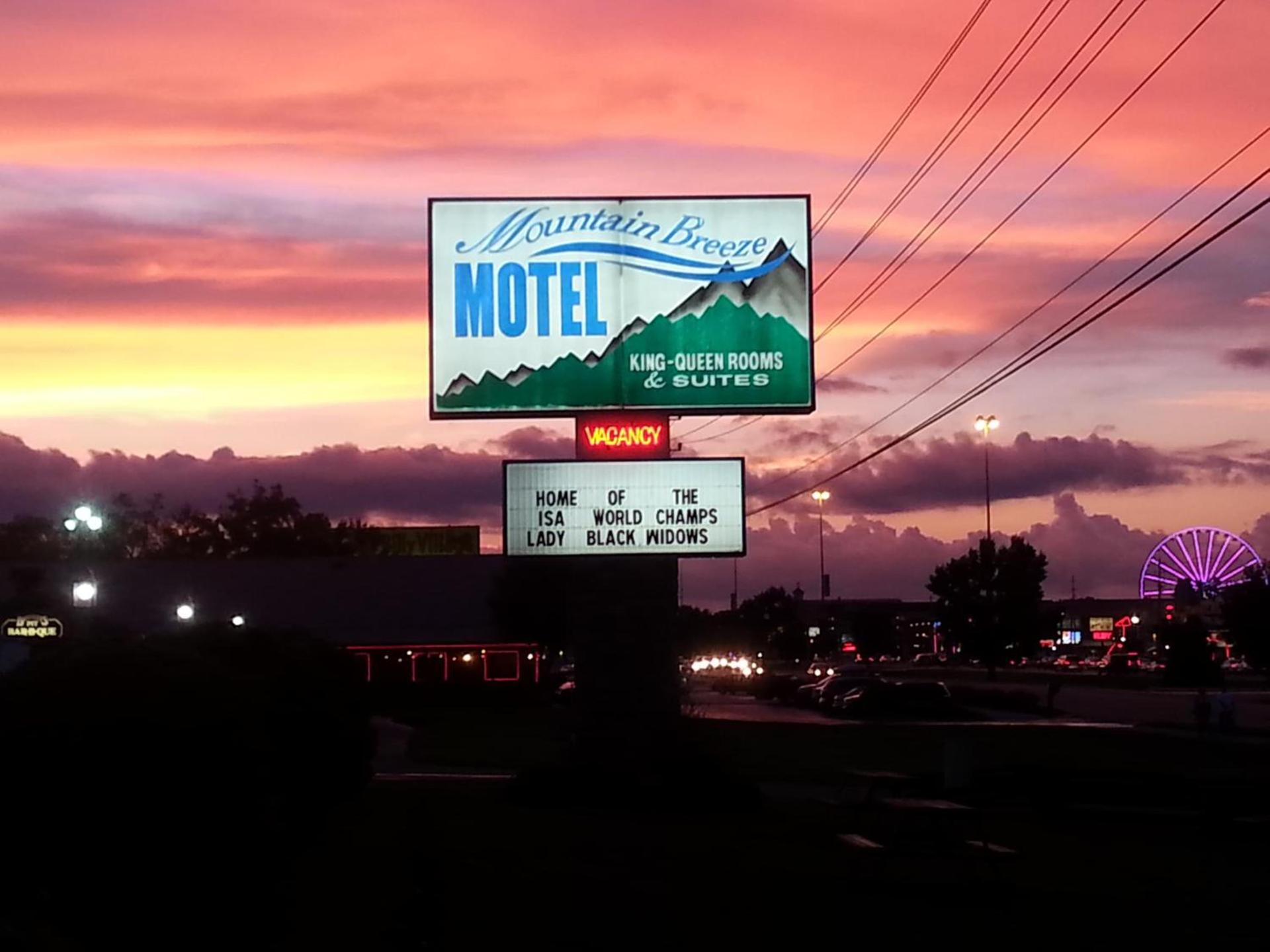 Mountain Breeze Motel photo 1