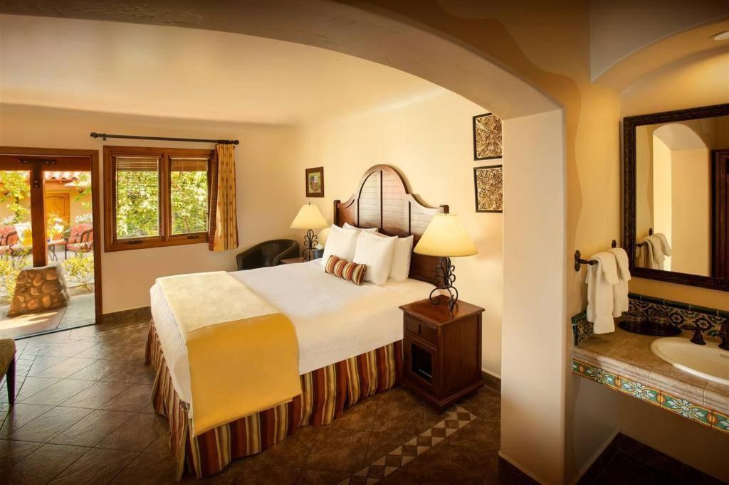 Los Arboles Hotel photo 18
