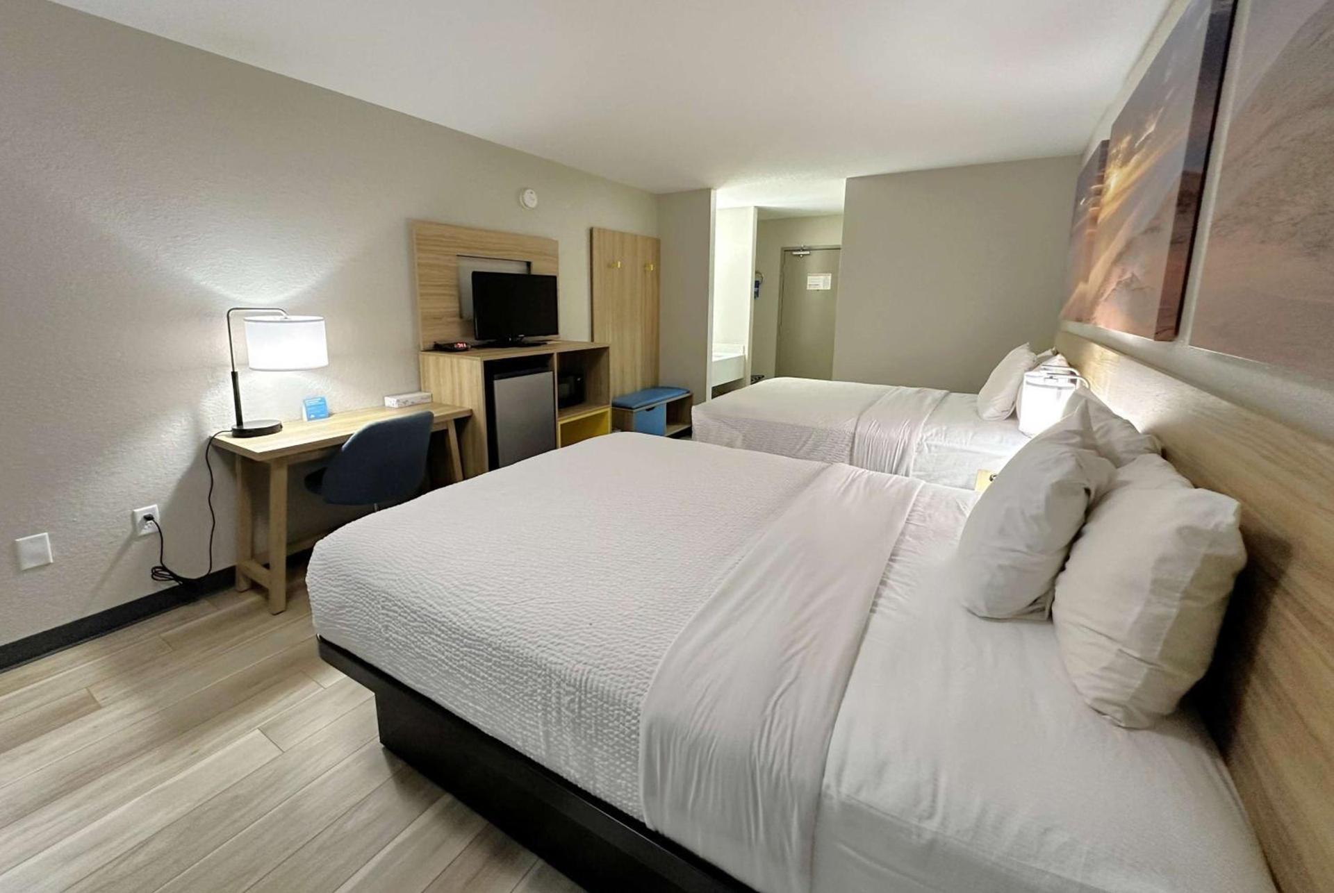Days Inn by Wyndham Holland photo 5