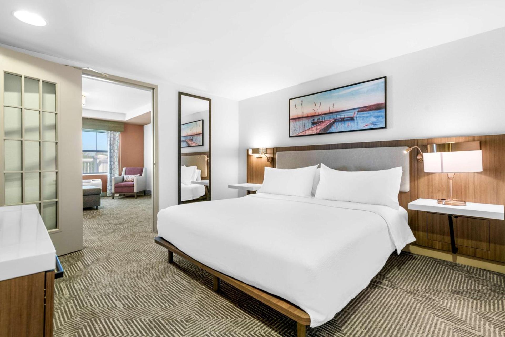 Hilton Garden Inn Suffolk Riverfront photo 37