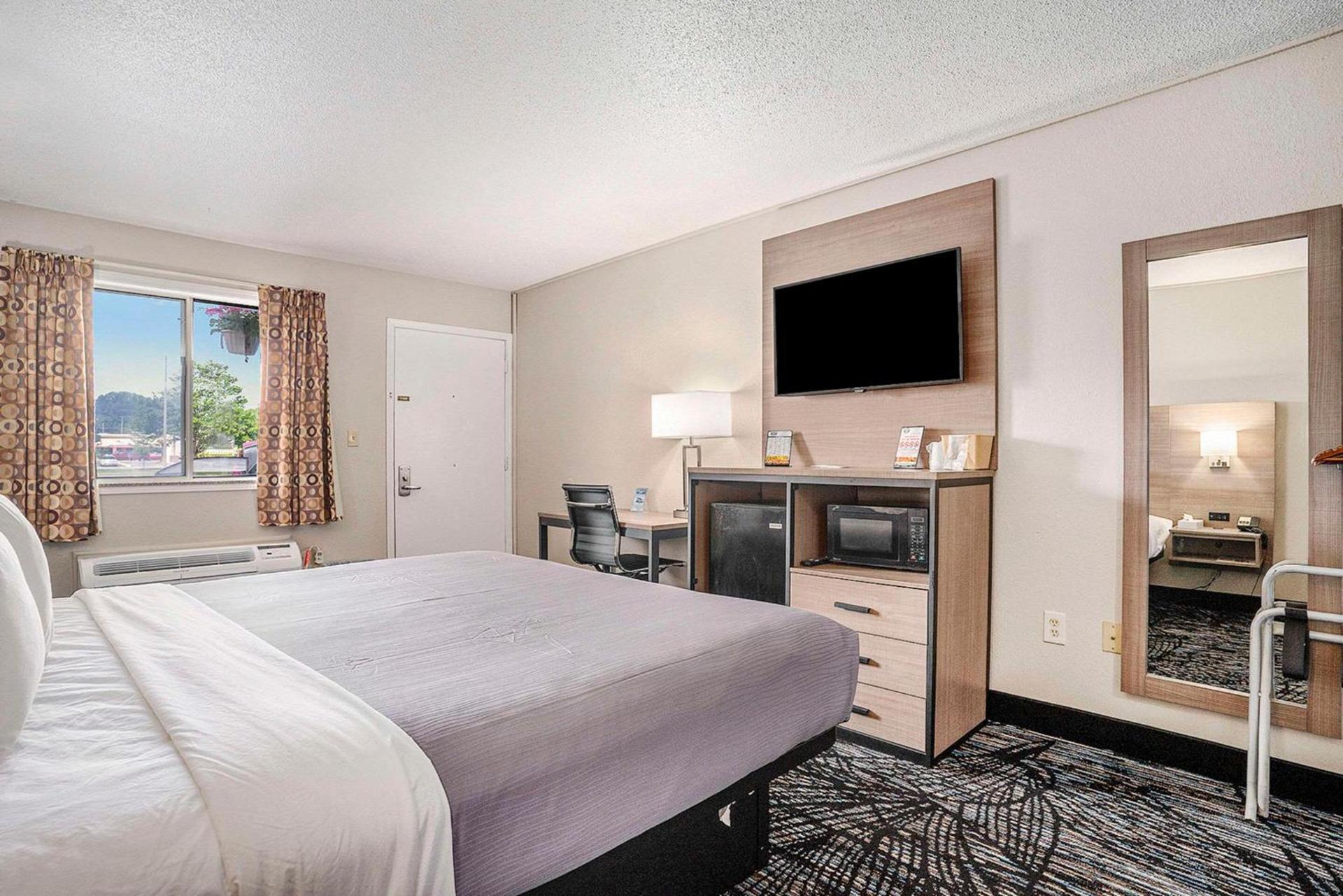 Rodeway Inn Grand Haven photo 13