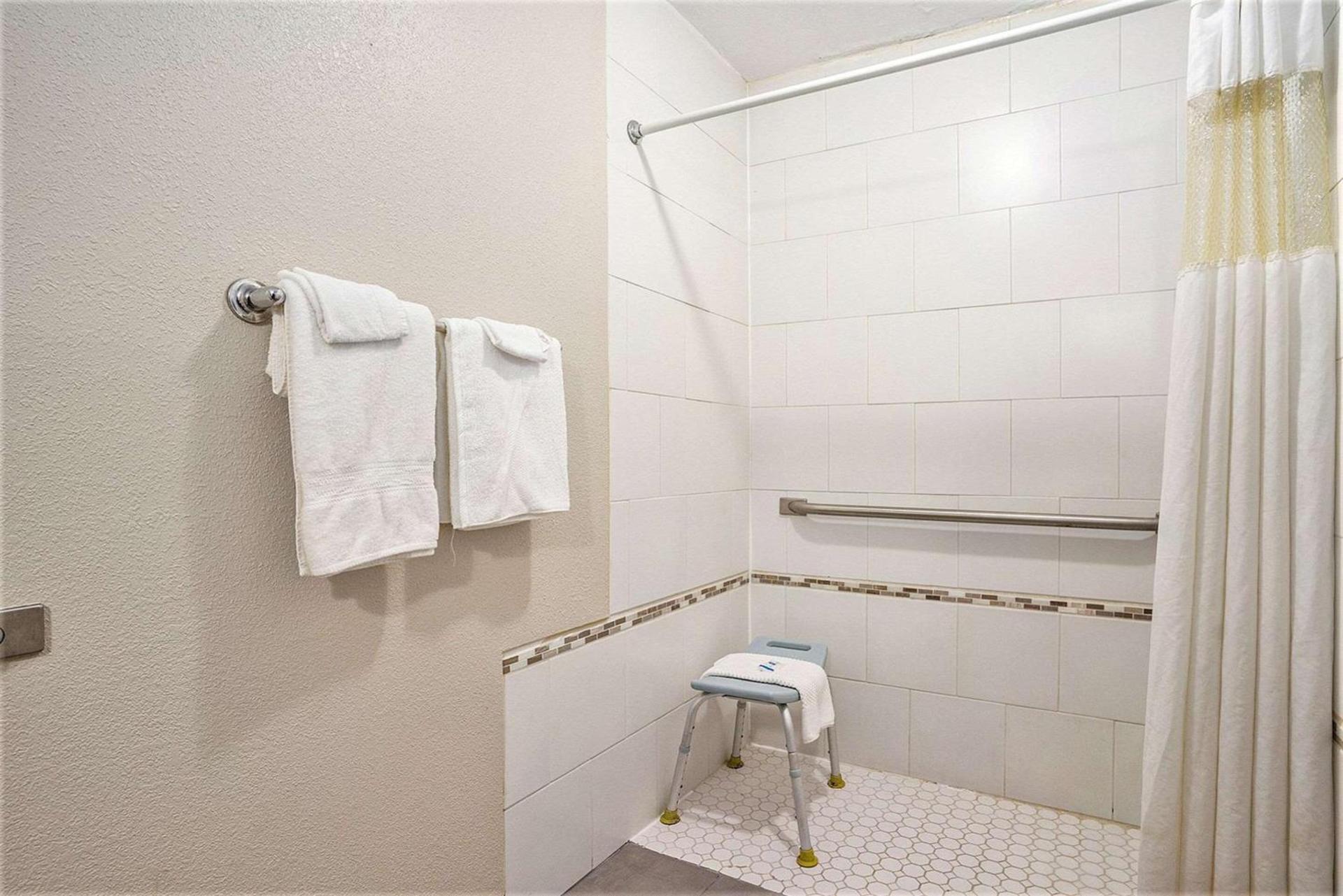 Rodeway Inn Grand Haven photo 15