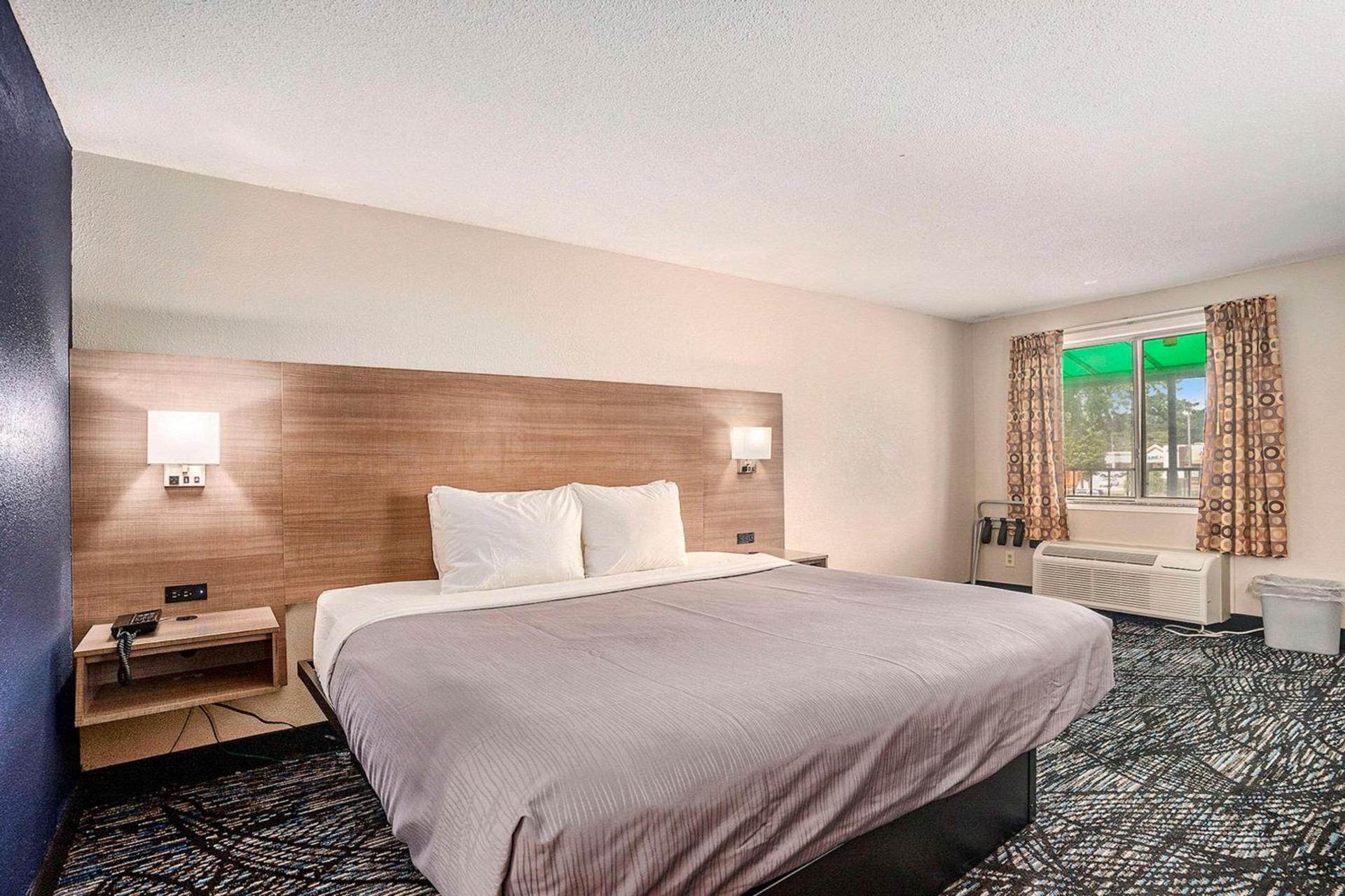 Rodeway Inn Grand Haven photo 17