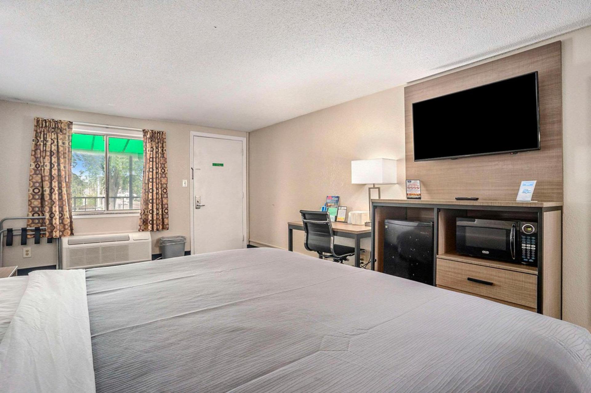 Rodeway Inn Grand Haven photo 18