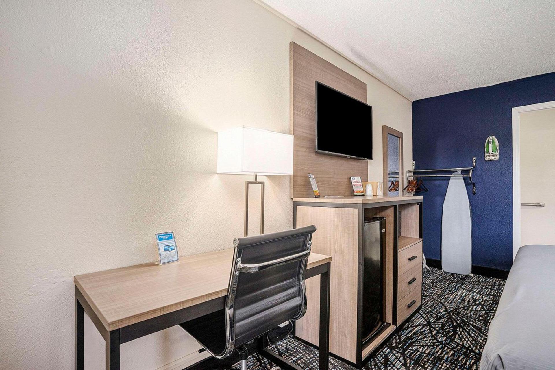 Rodeway Inn Grand Haven photo 22