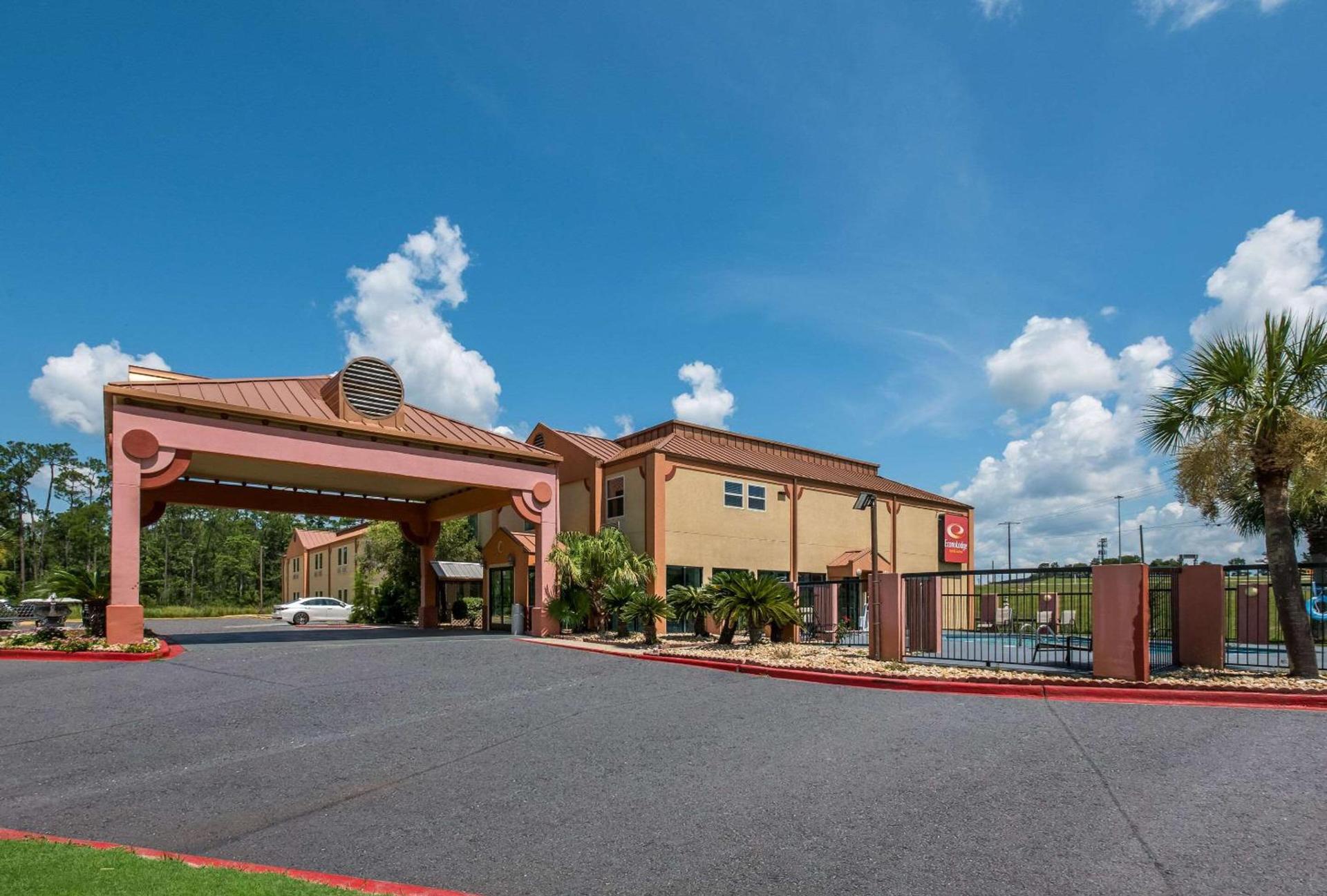 Econo Lodge Inn & Suites Diamondhead photo 2