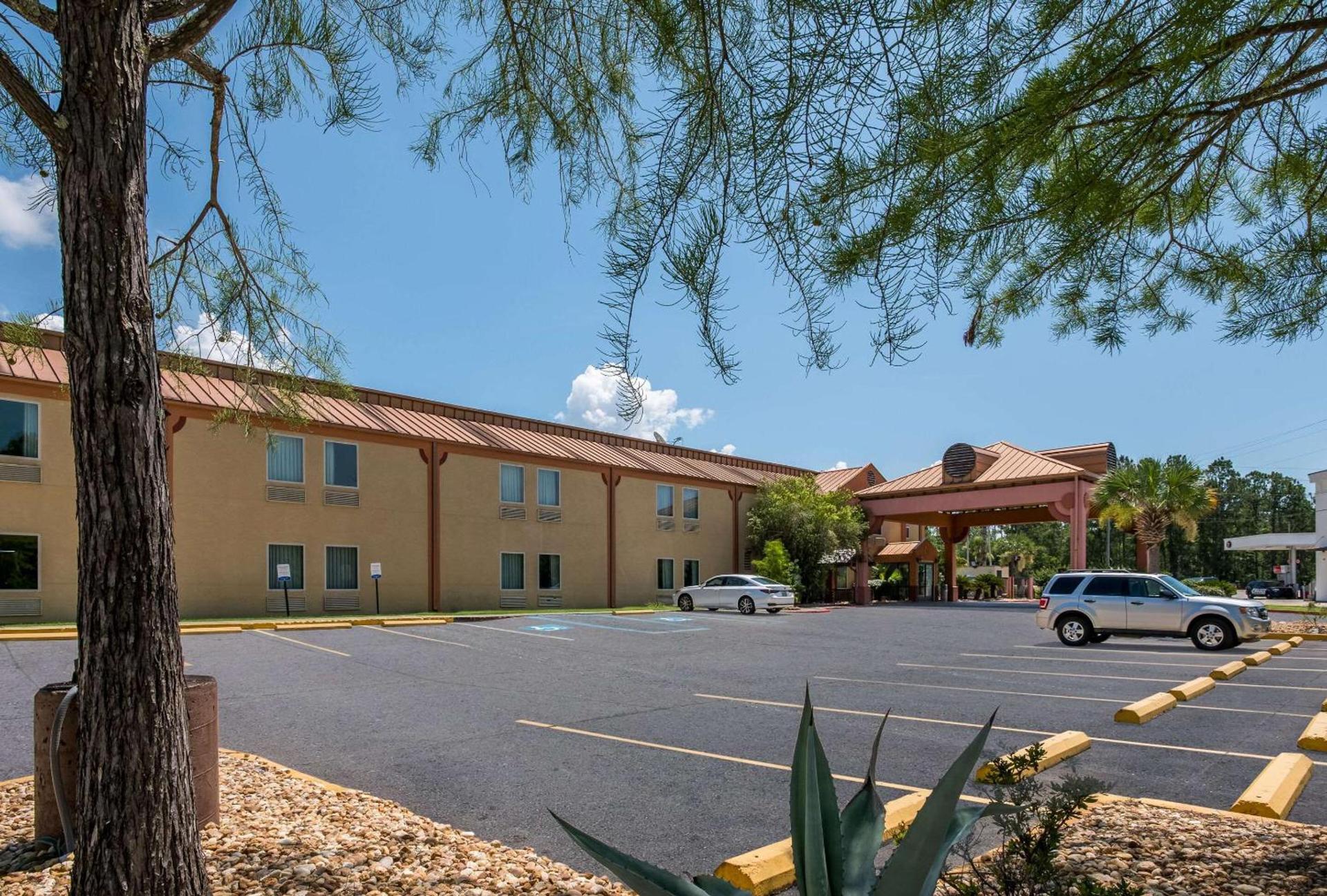 Econo Lodge Inn & Suites Diamondhead photo 4