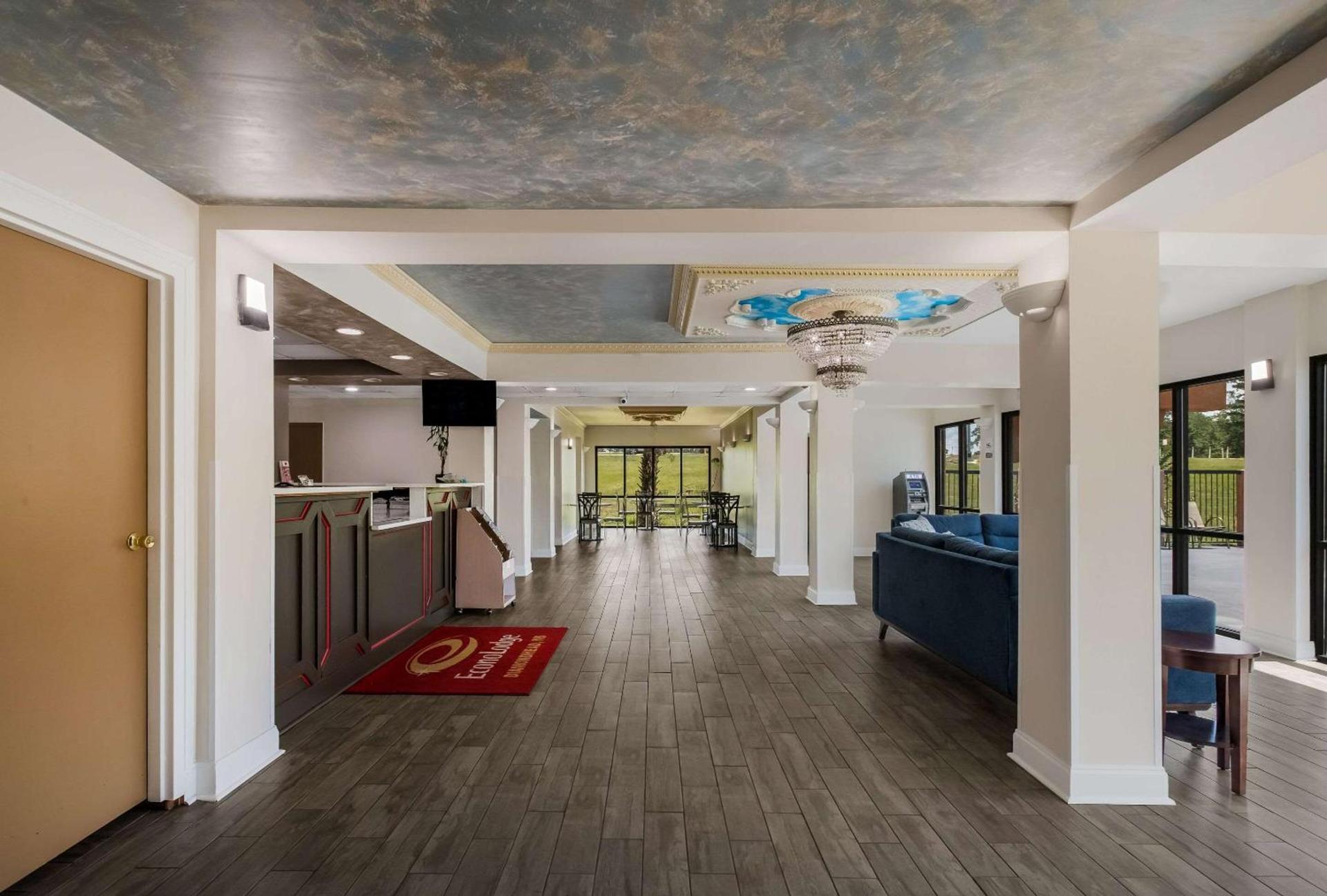 Econo Lodge Inn & Suites Diamondhead photo 6