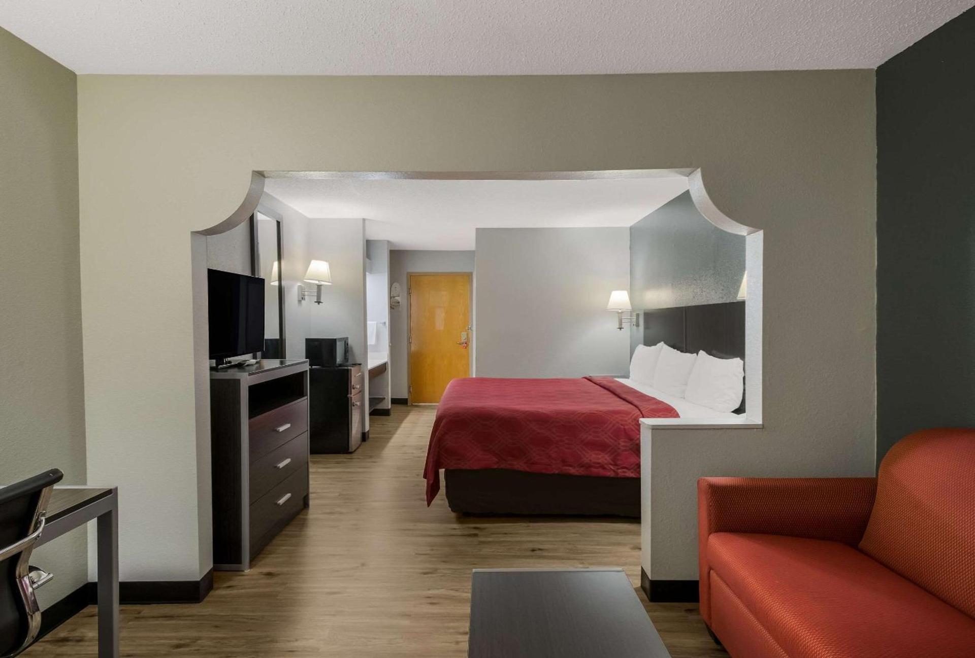 Econo Lodge Inn & Suites Diamondhead photo 16