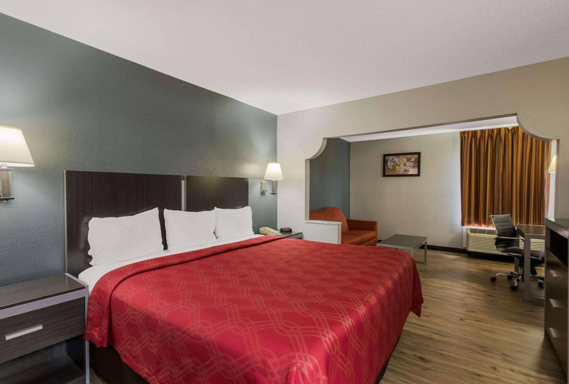 Econo Lodge Inn & Suites Diamondhead photo 15