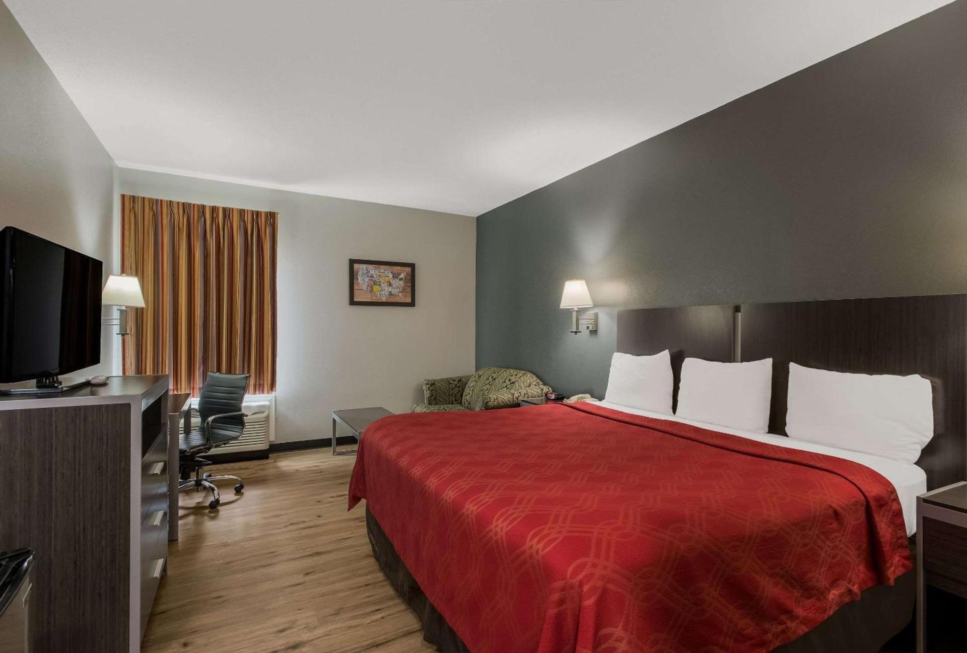 Econo Lodge Inn & Suites Diamondhead photo 19