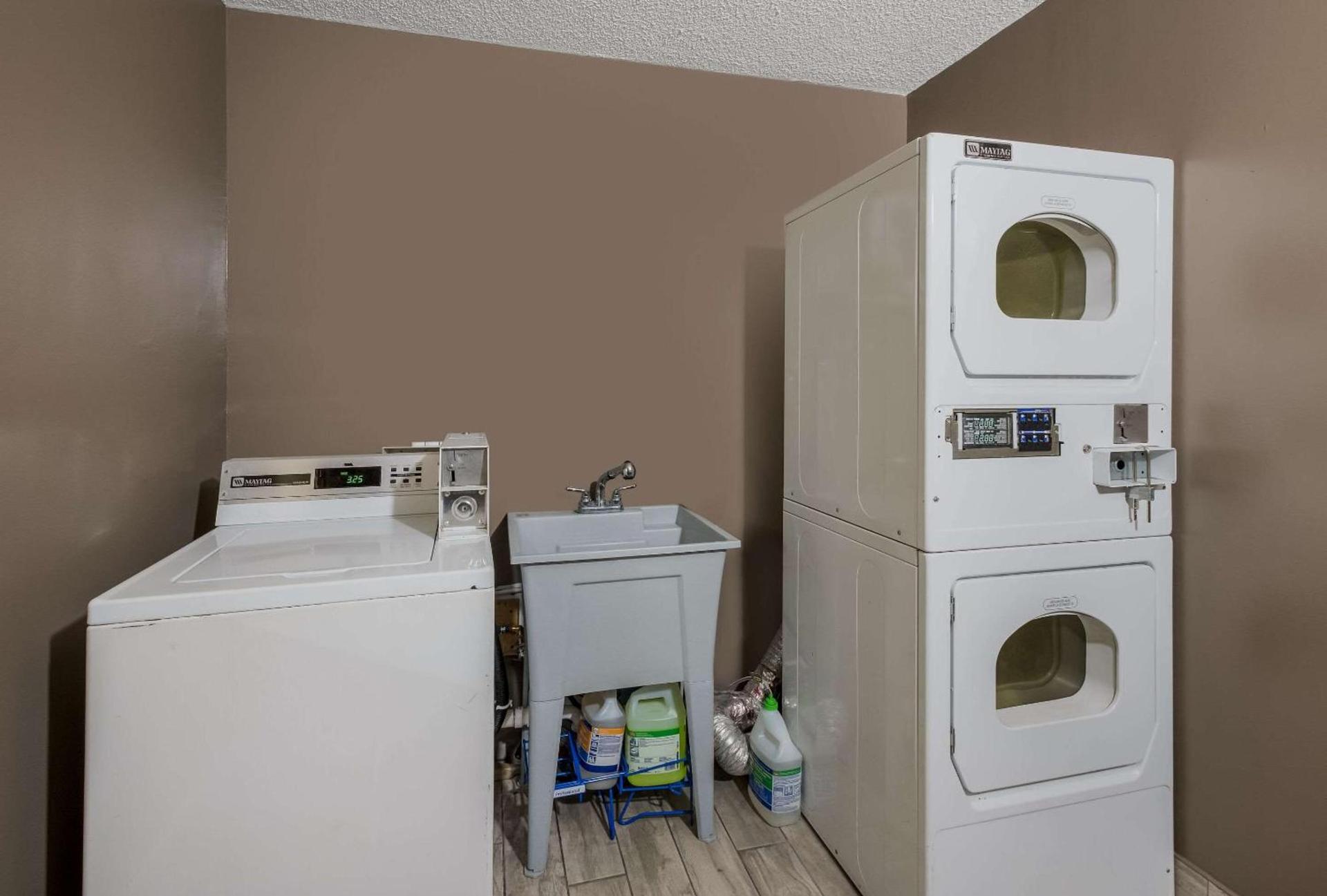 Econo Lodge Inn & Suites Diamondhead photo 28